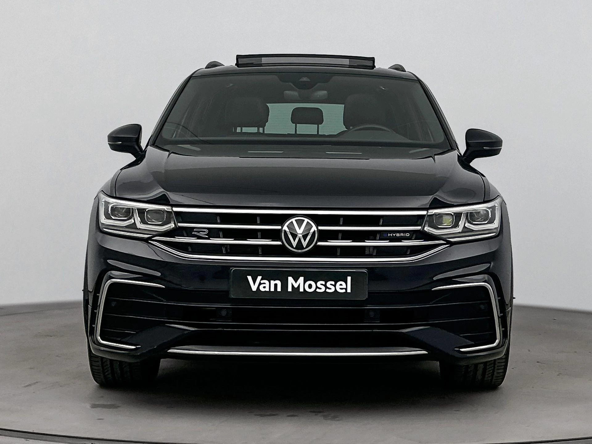 Volkswagen-Tiguan-image-4