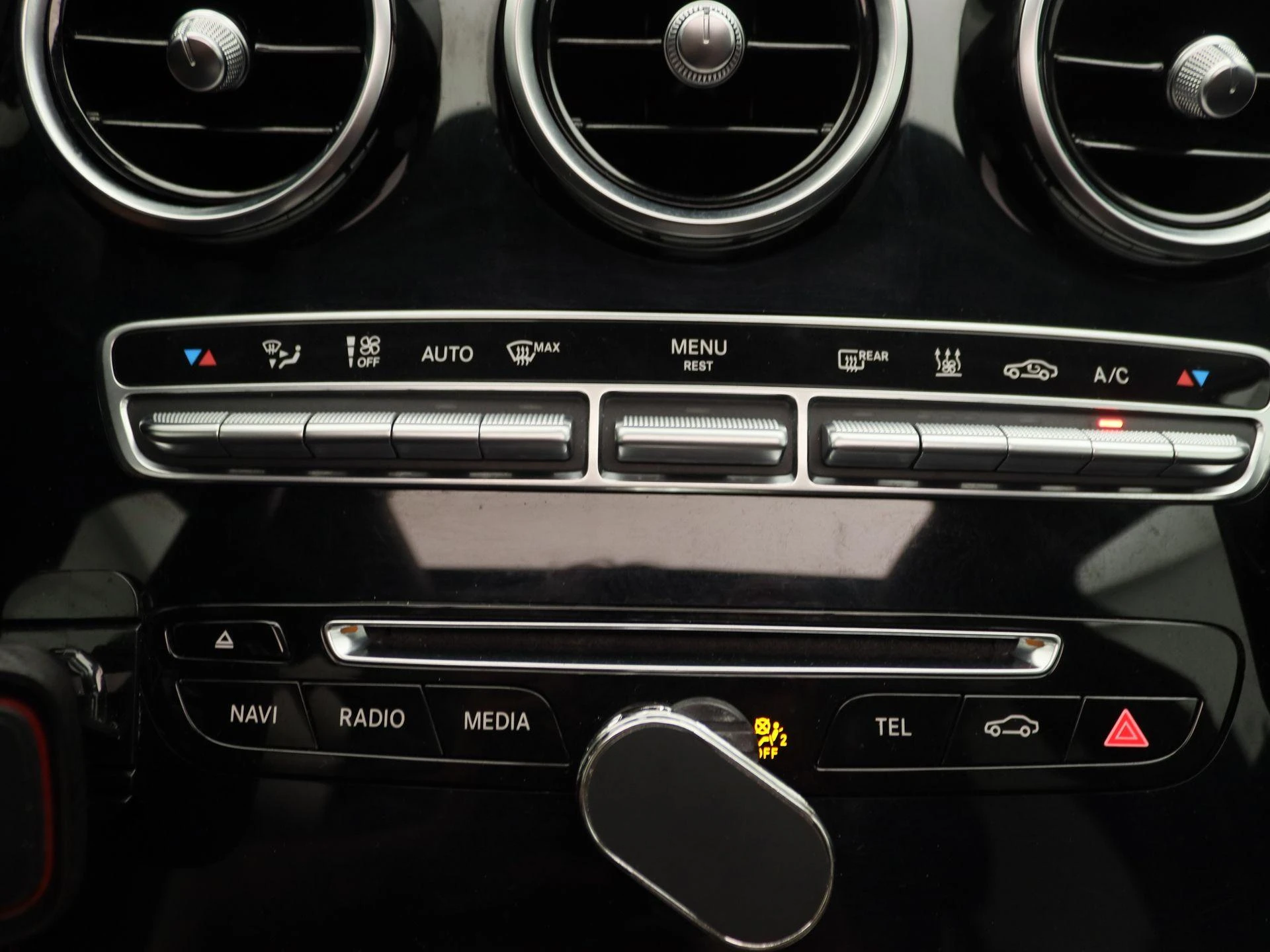 Mercedes-Benz-C-Klasse-image-10
