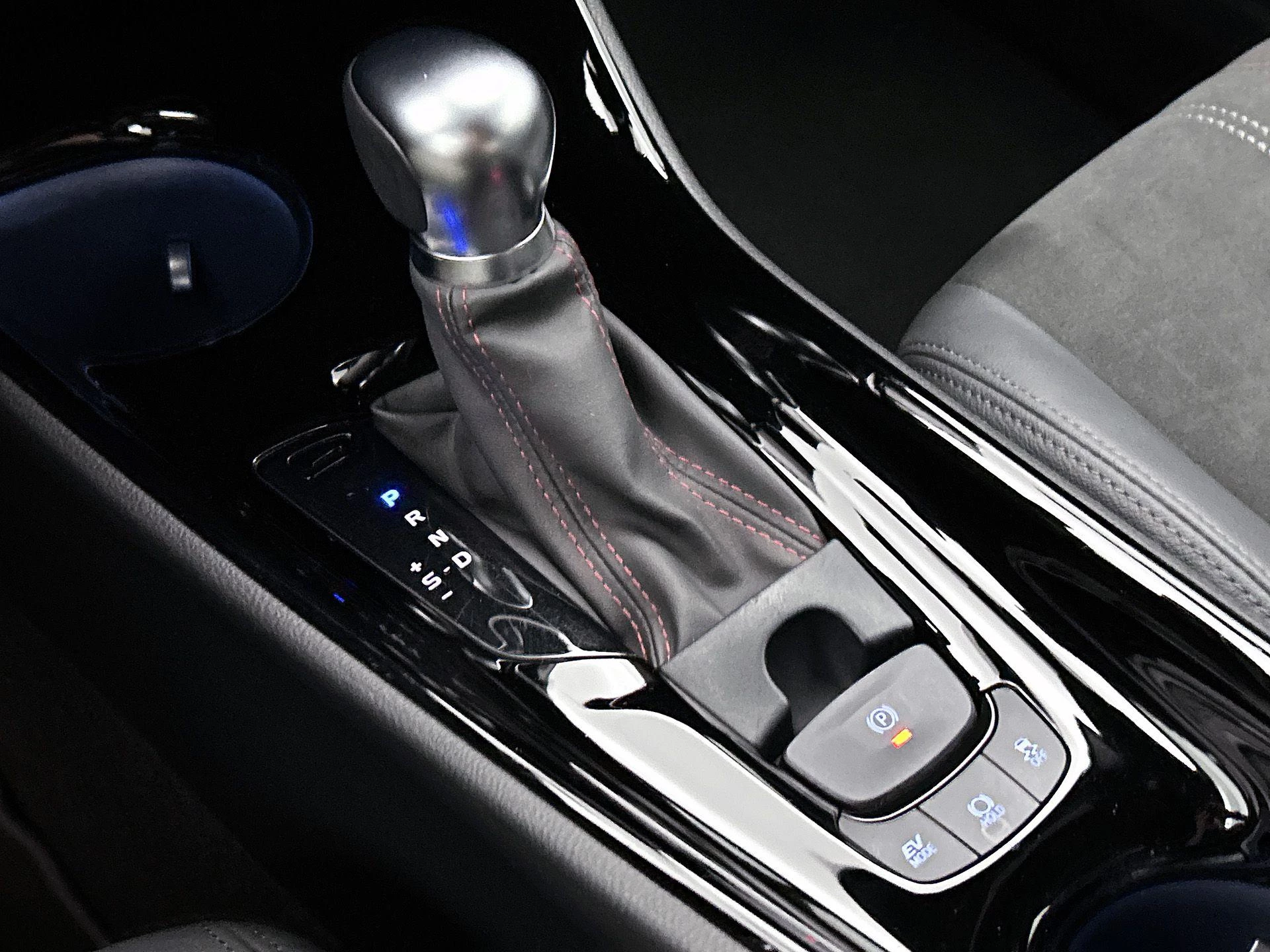 Toyota-C-HR-image-9