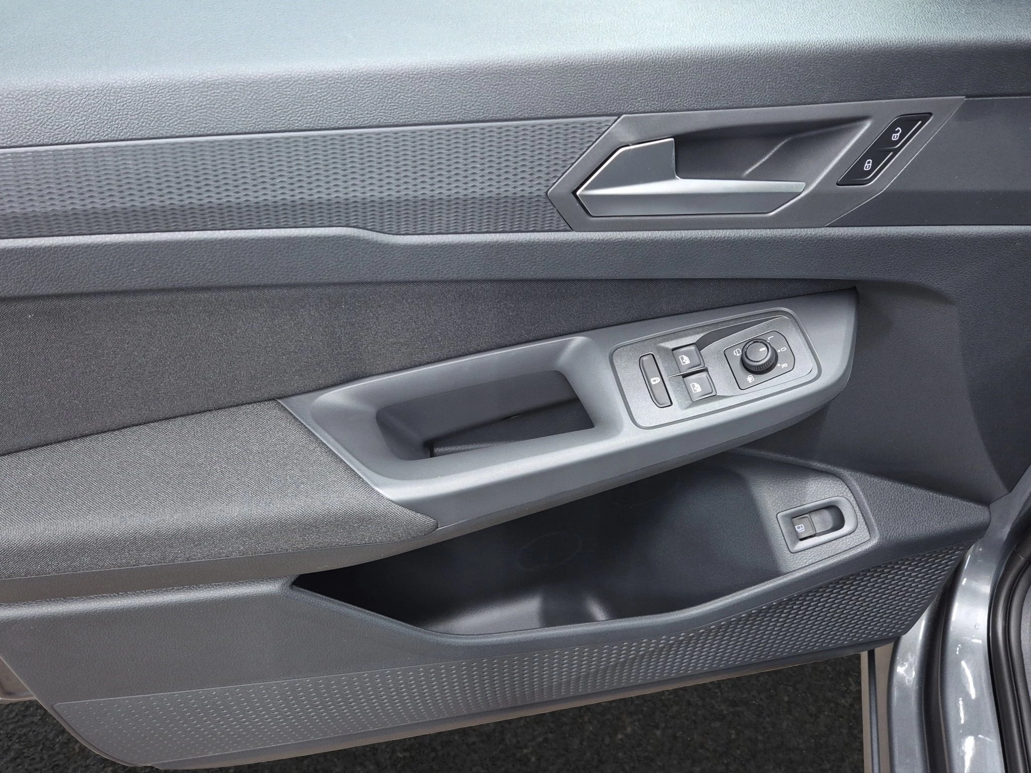 Ford Tourneo Connect Titanium Grand 1.5 l EcoBoost PHEV. 6-Gang-Automatikgetriebe. Frontantrieb