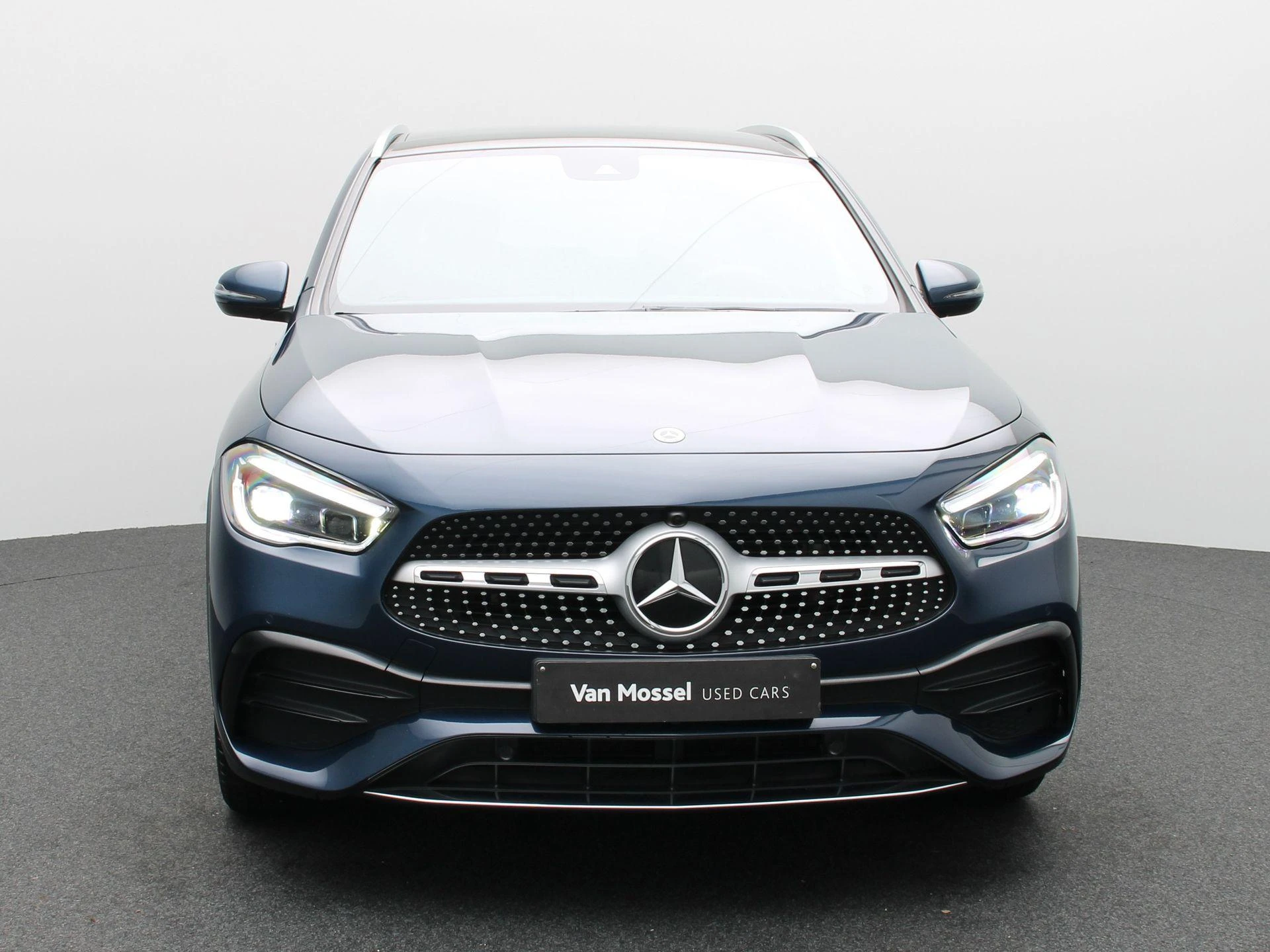 Mercedes-Benz-GLA-image-2