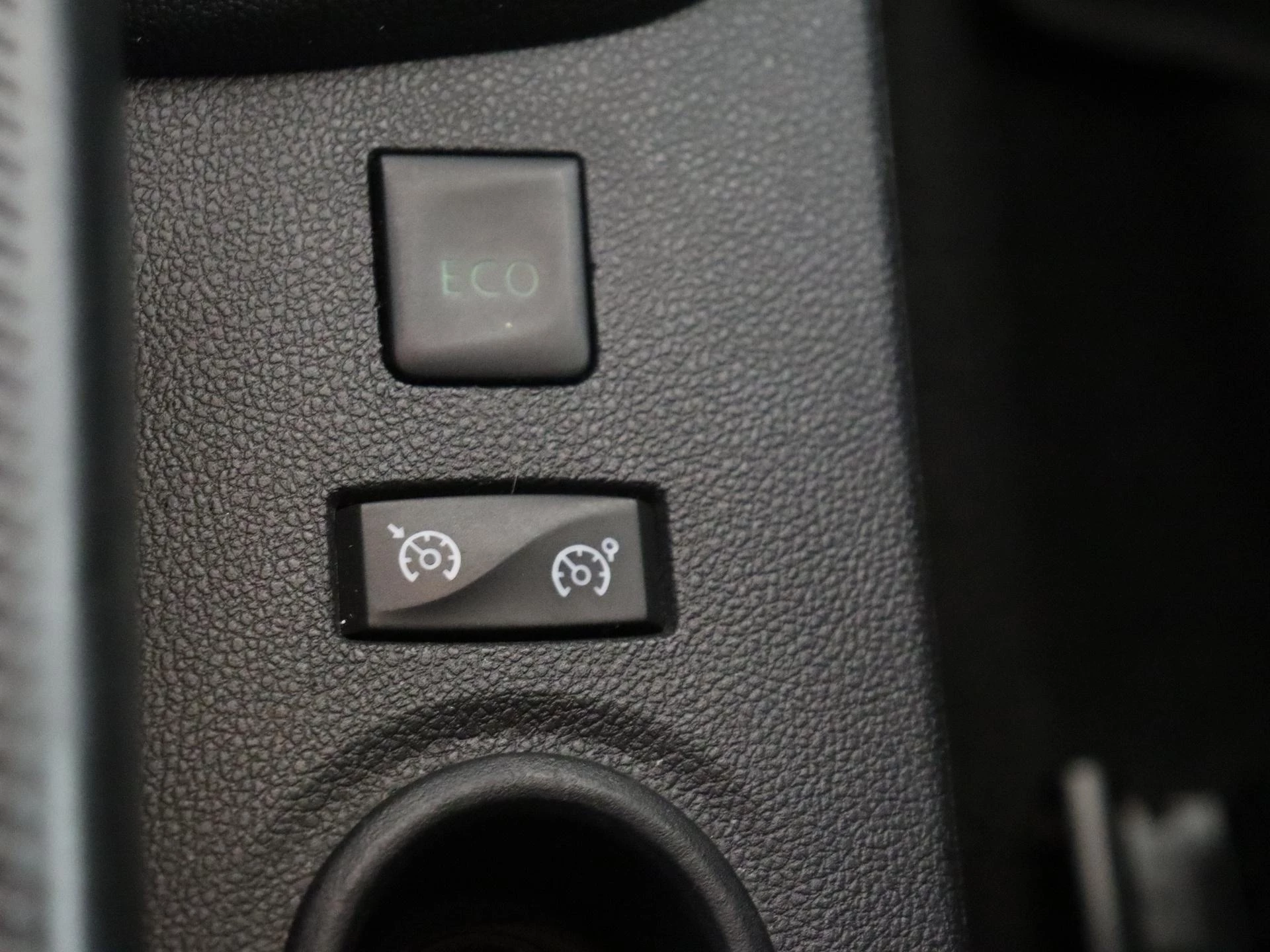 Renault-Captur-image-19