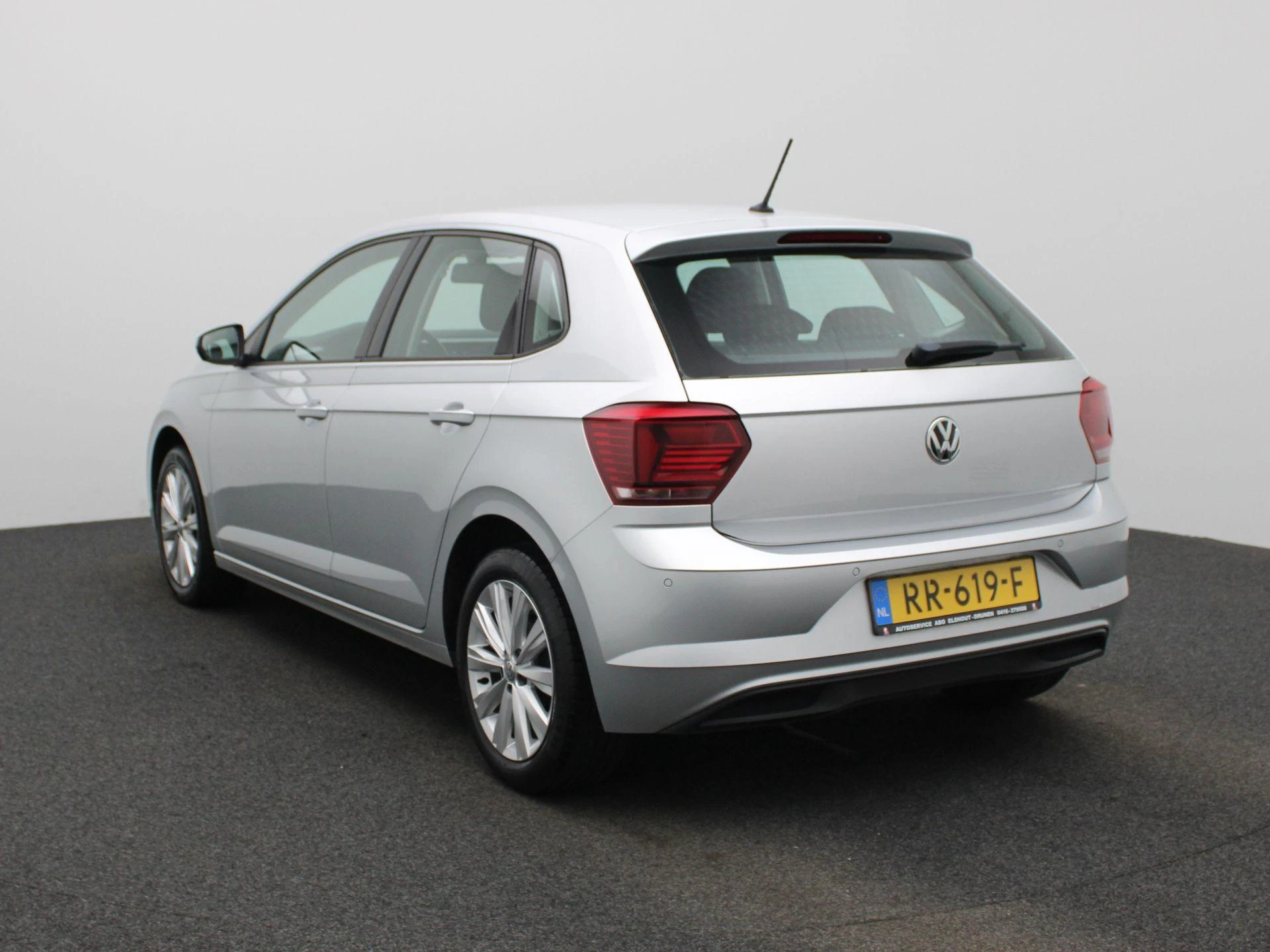 Volkswagen-Polo-image-1