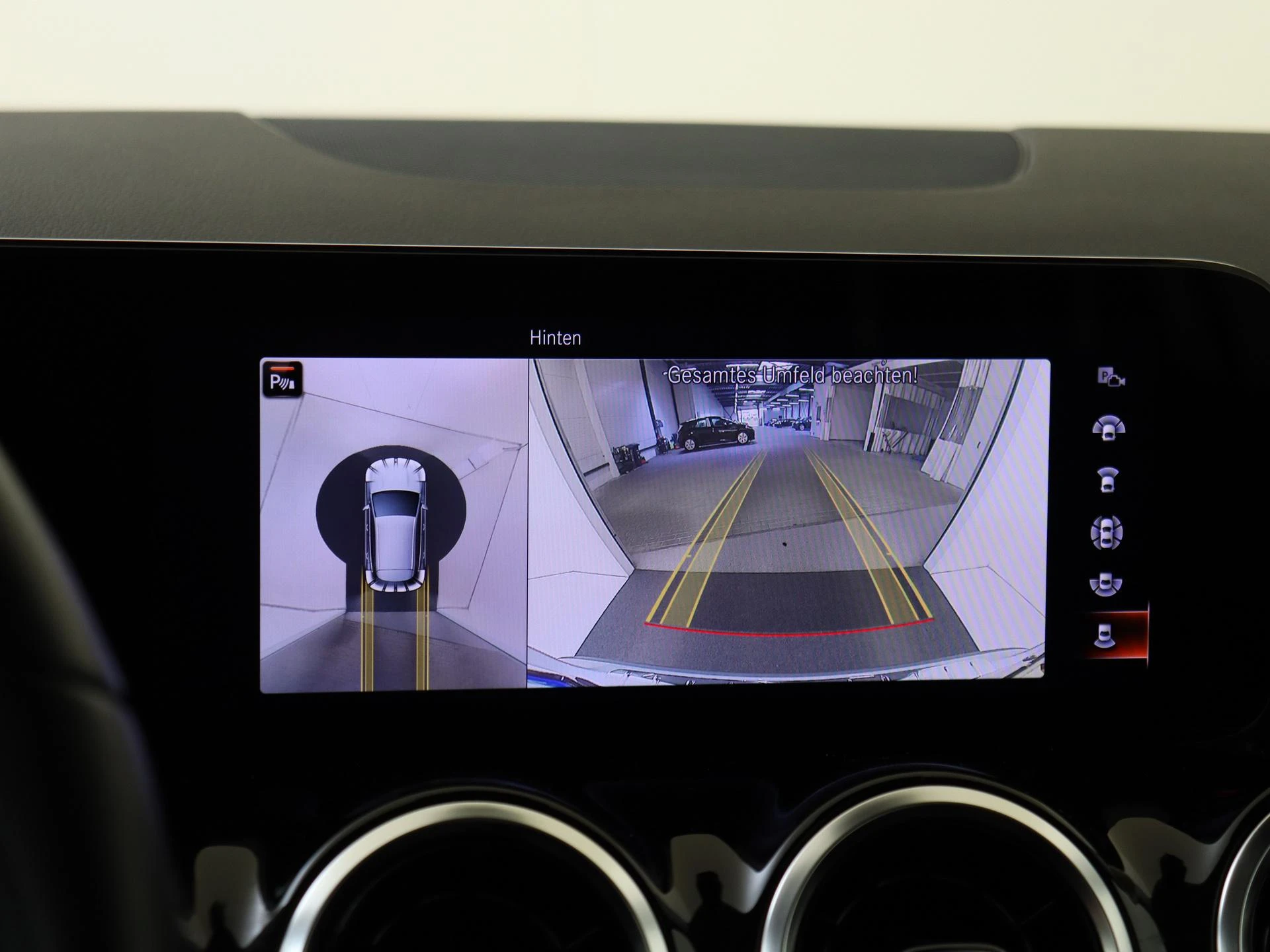 Mercedes-Benz-GLA-image-19