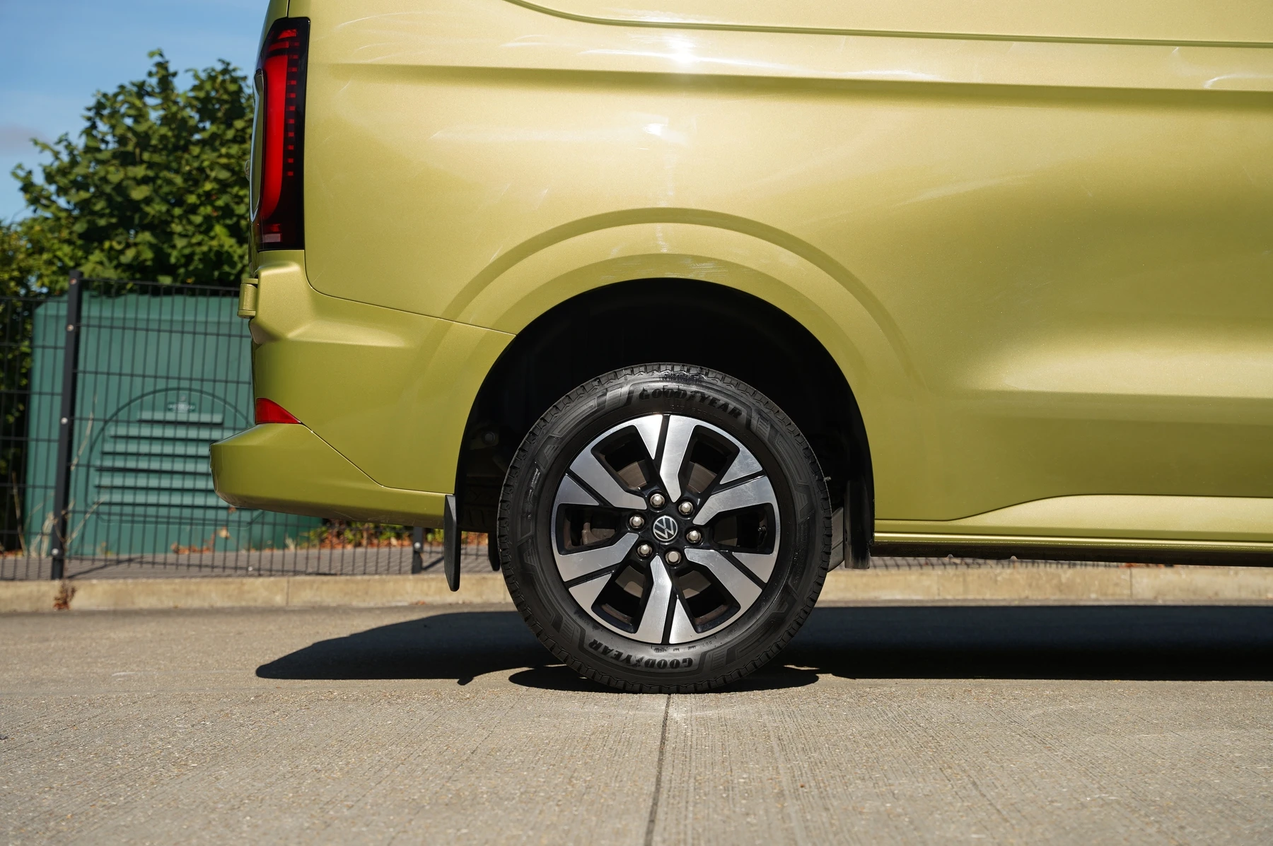 Volkswagen-Transporter-image-32