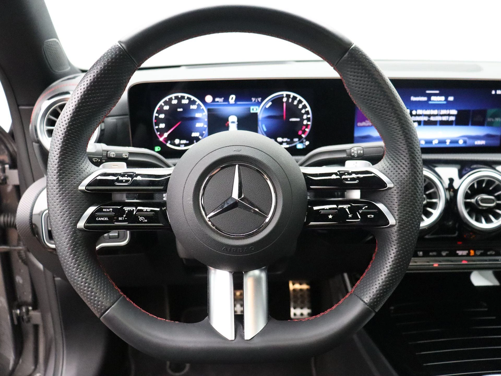 Mercedes-Benz CLA 250 e AMG Line Shooting Brake + MULTIBEAM LED + PANORAMISCH DAK + CARPLAY +