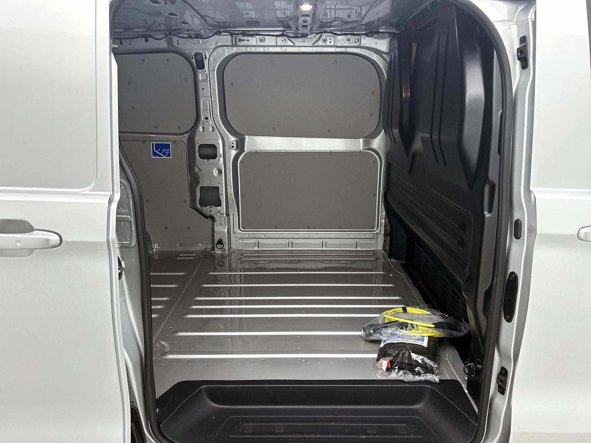 Volkswagen-Transporter-image-26