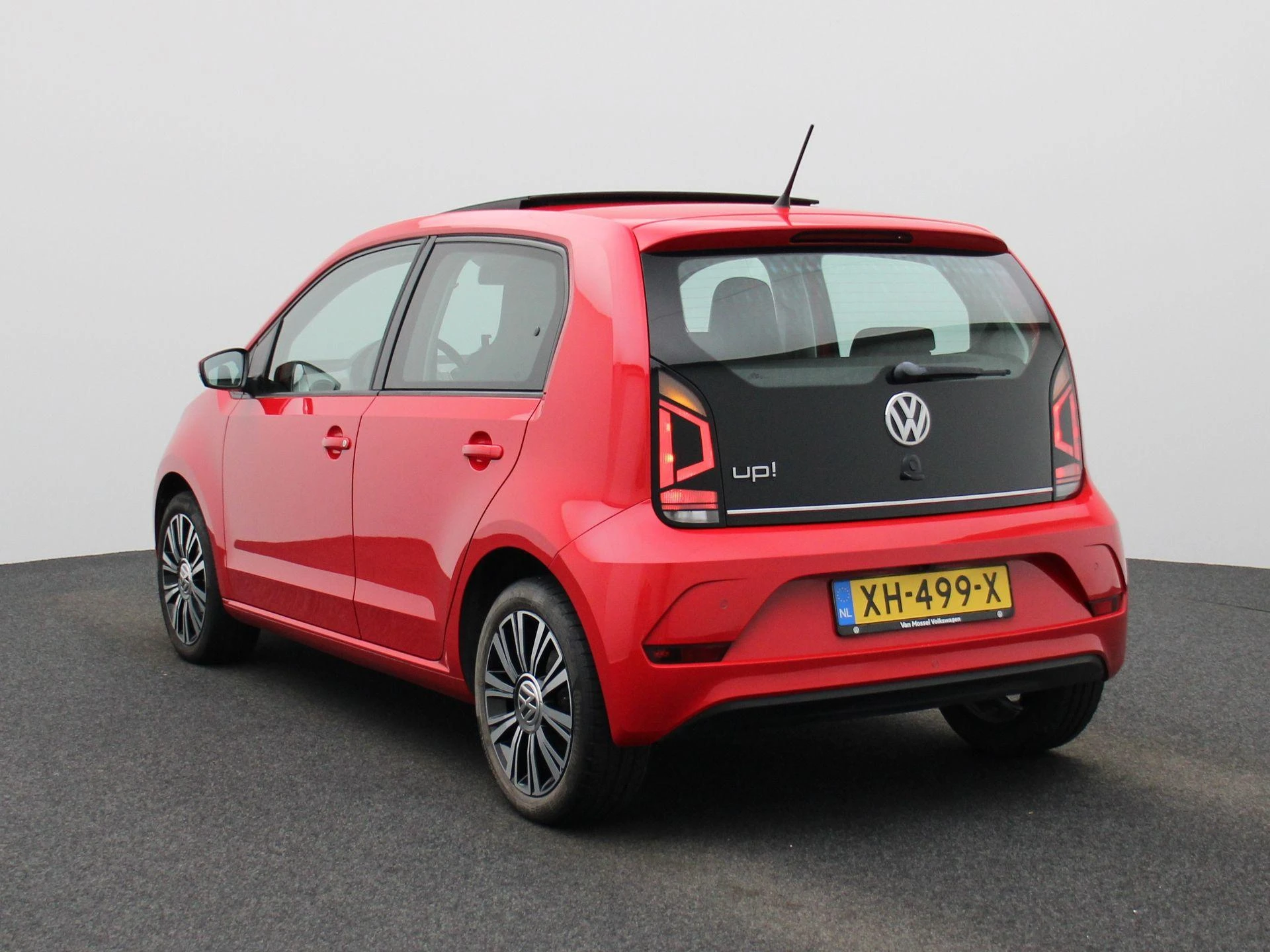 Volkswagen-up!-image-1