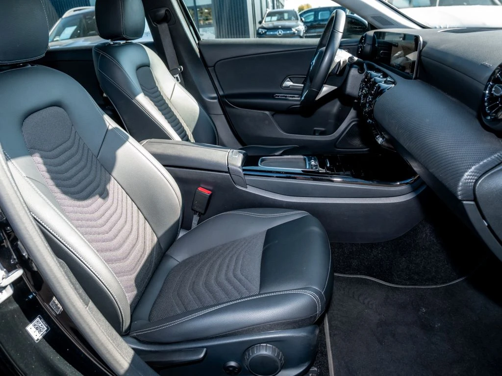 Mercedes-Benz-A-Klasse 180-image-11