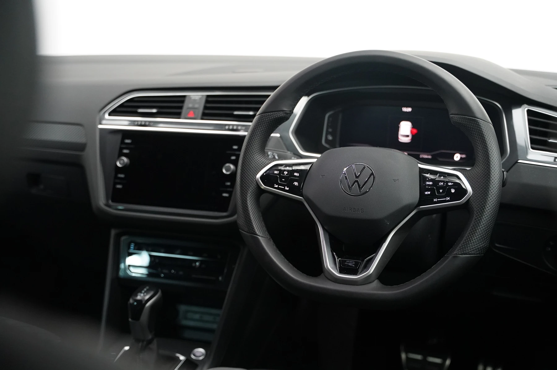 Volkswagen-Tiguan-image-8