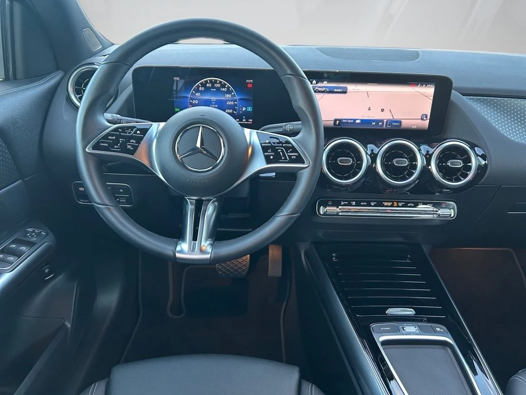 Mercedes-Benz-GLA 200 d-image-10
