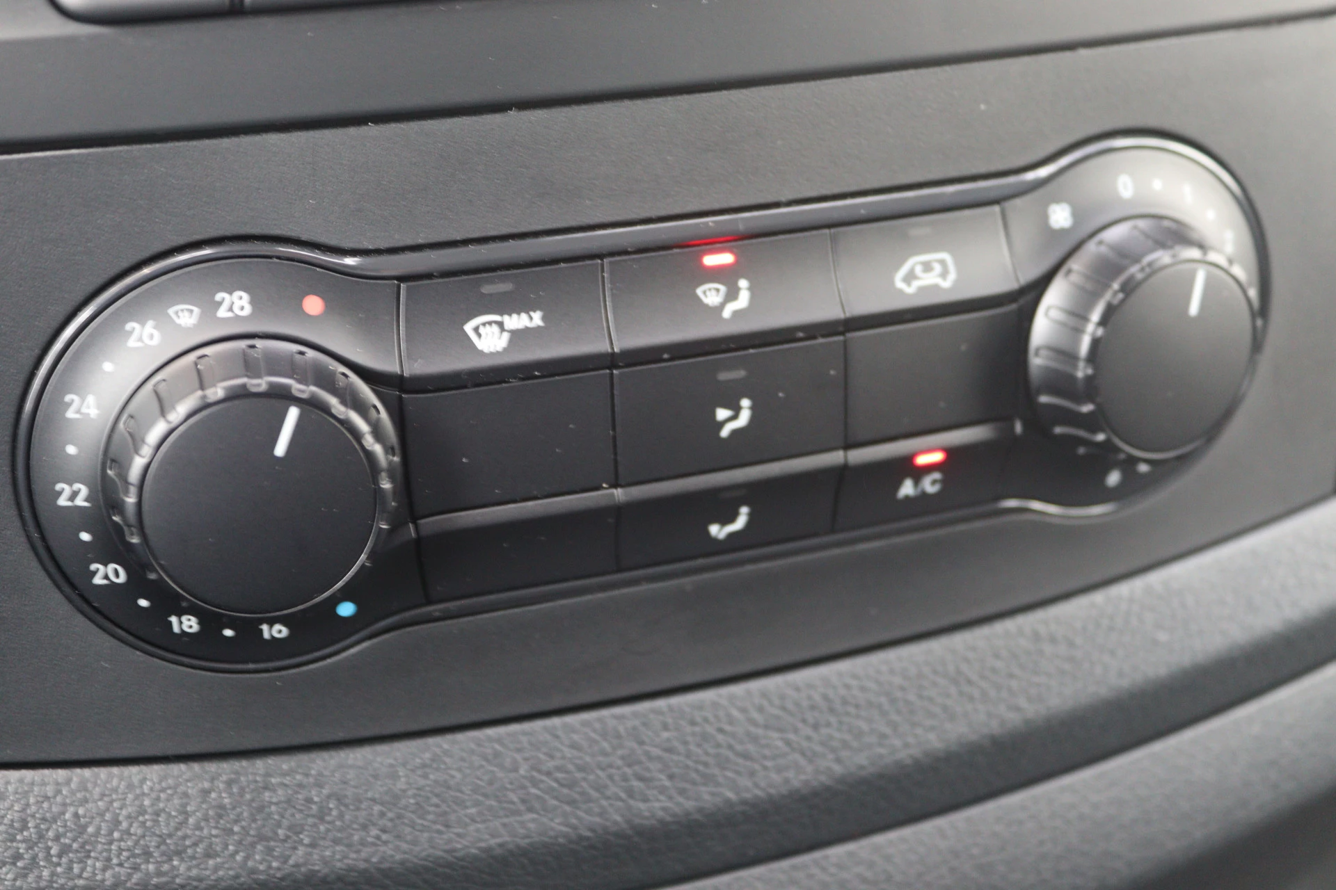 Mercedes-Benz-eVito-image-9