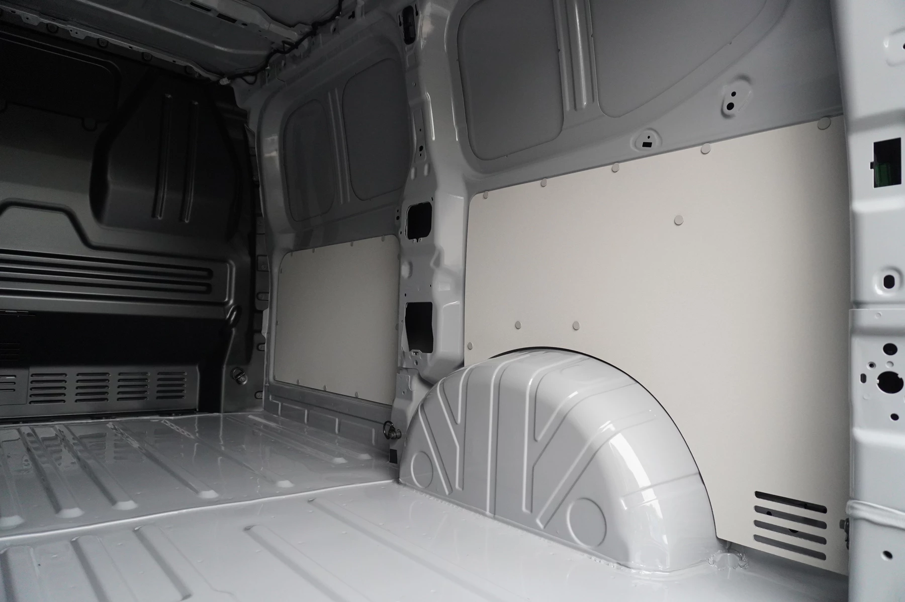 Volkswagen-Transporter-image-9