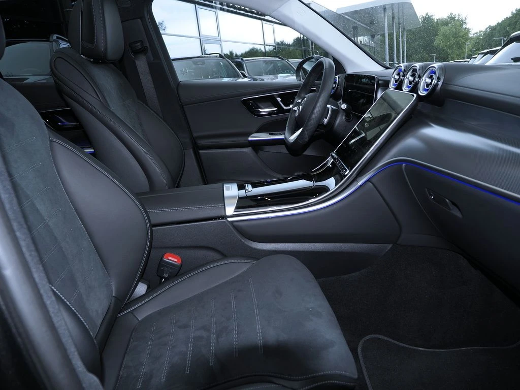 Mercedes-Benz-GLC 200-image-11