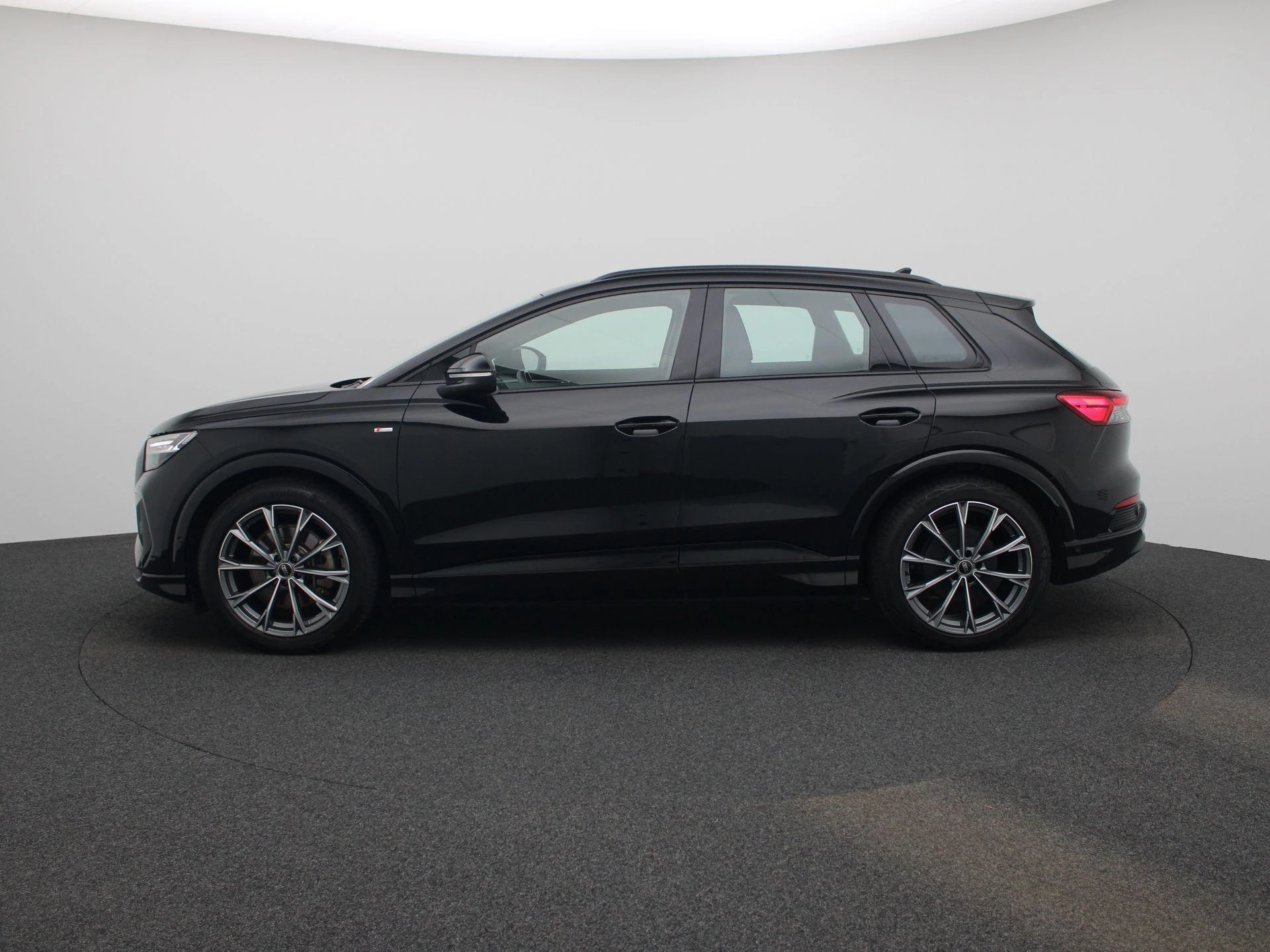 Audi-Q4 e-tron-image-3