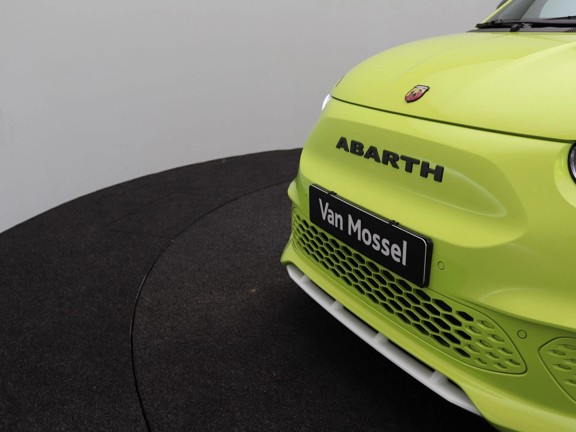 Abarth-500e-image-27
