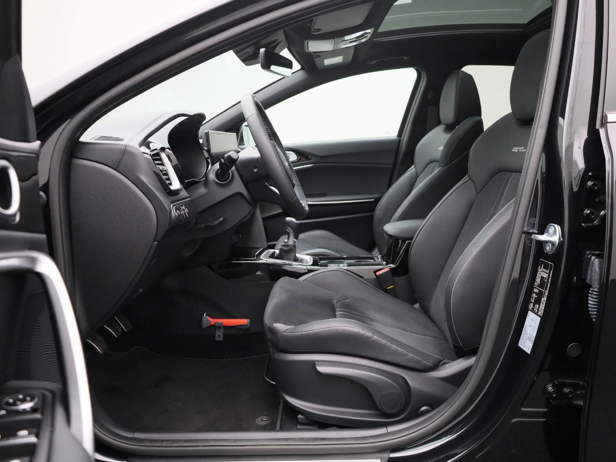 Kia Ceed - 11