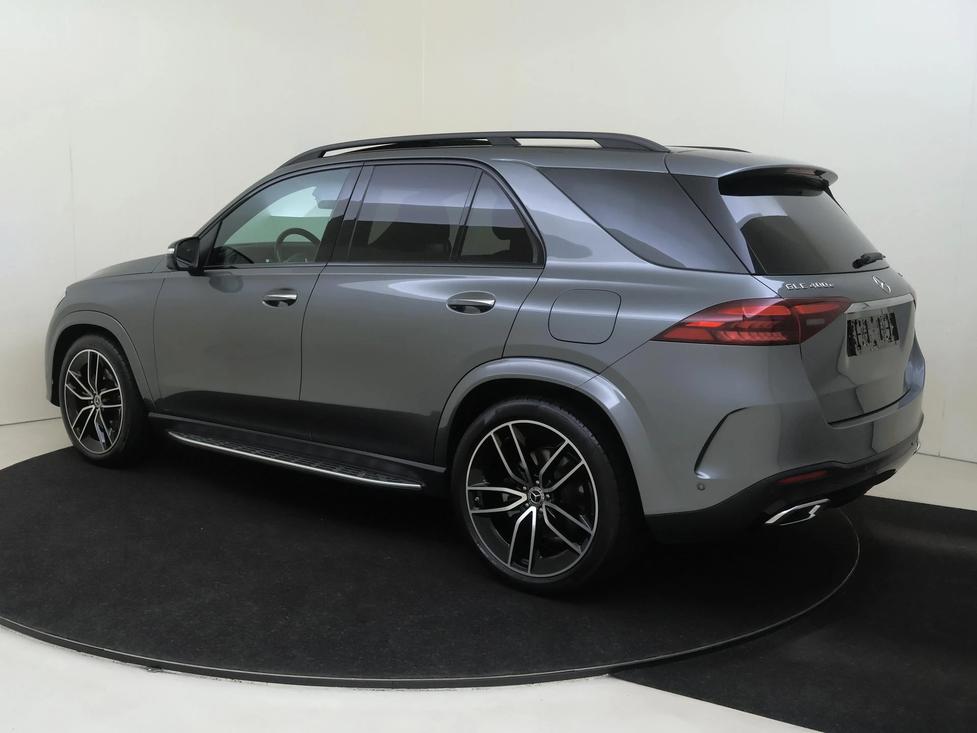 Mercedes-Benz-GLE-image-2