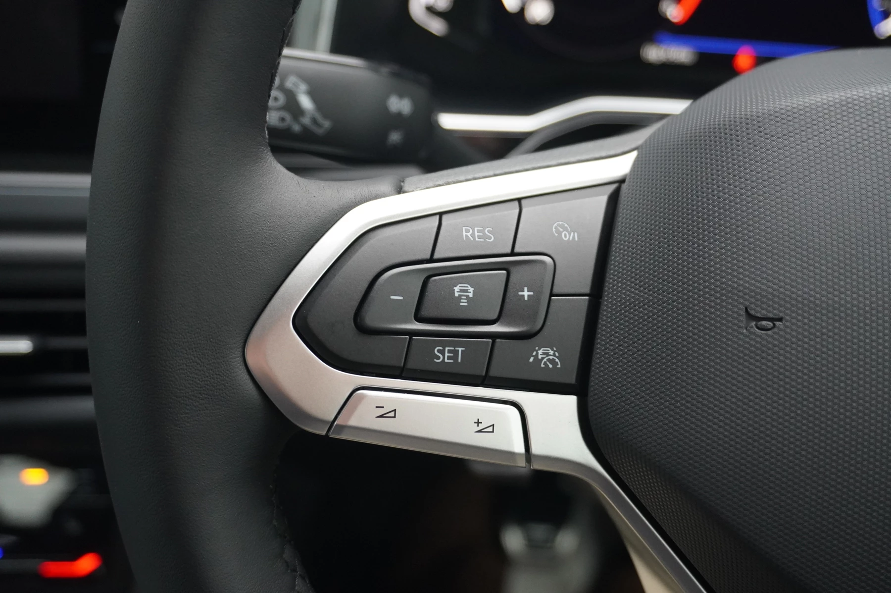 Volkswagen-Polo-image-27