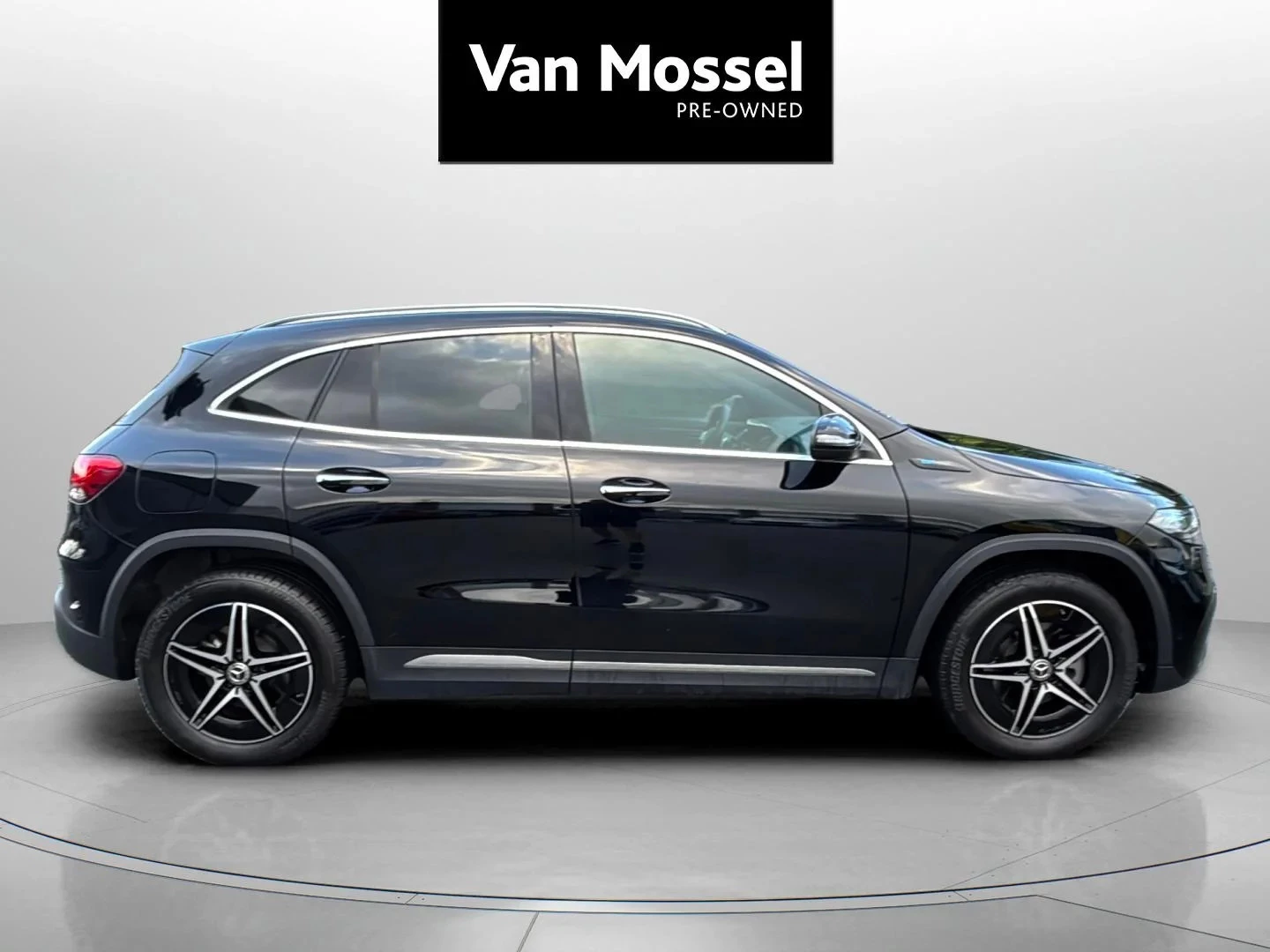 Mercedes-Benz-EQA-image-5