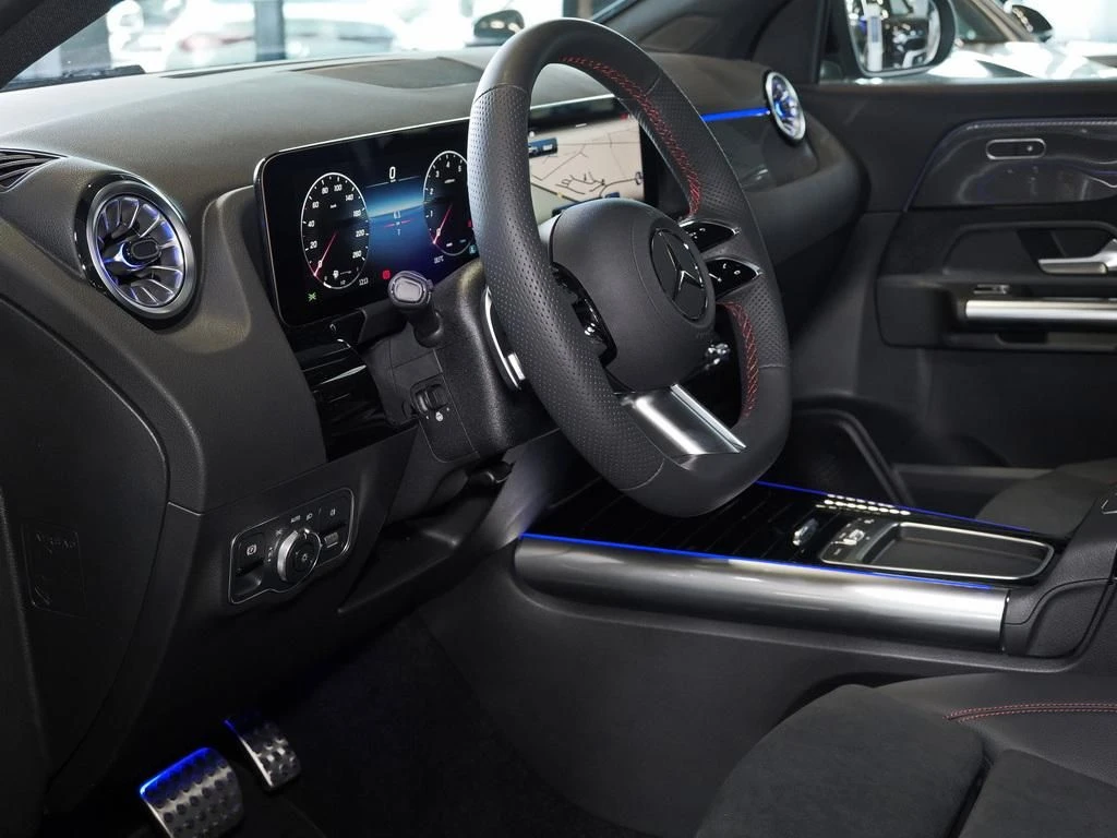 Mercedes-Benz-GLA 180-image-6