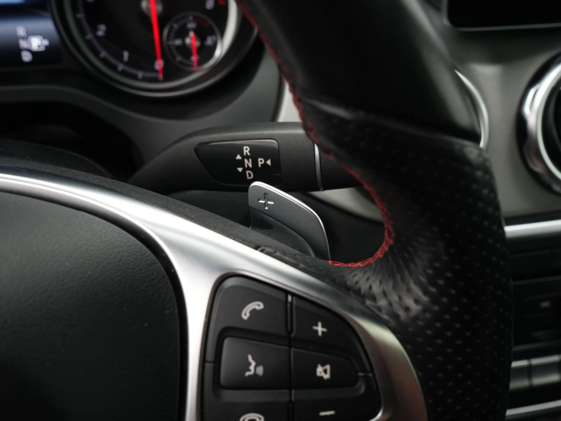 Mercedes-Benz GLA 180 Premium Plus