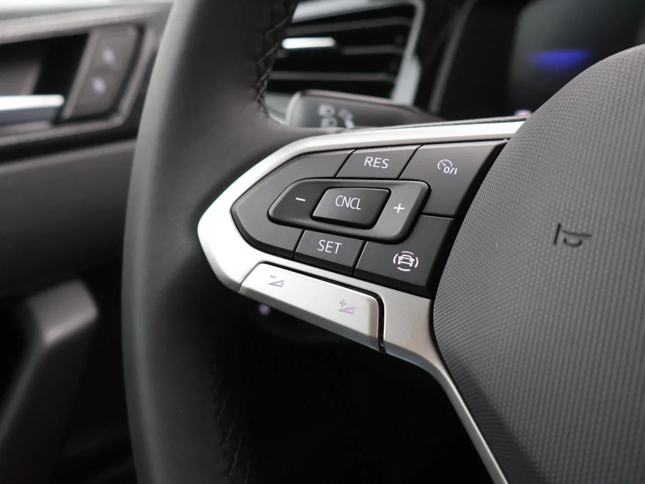 Volkswagen-Polo-image-6