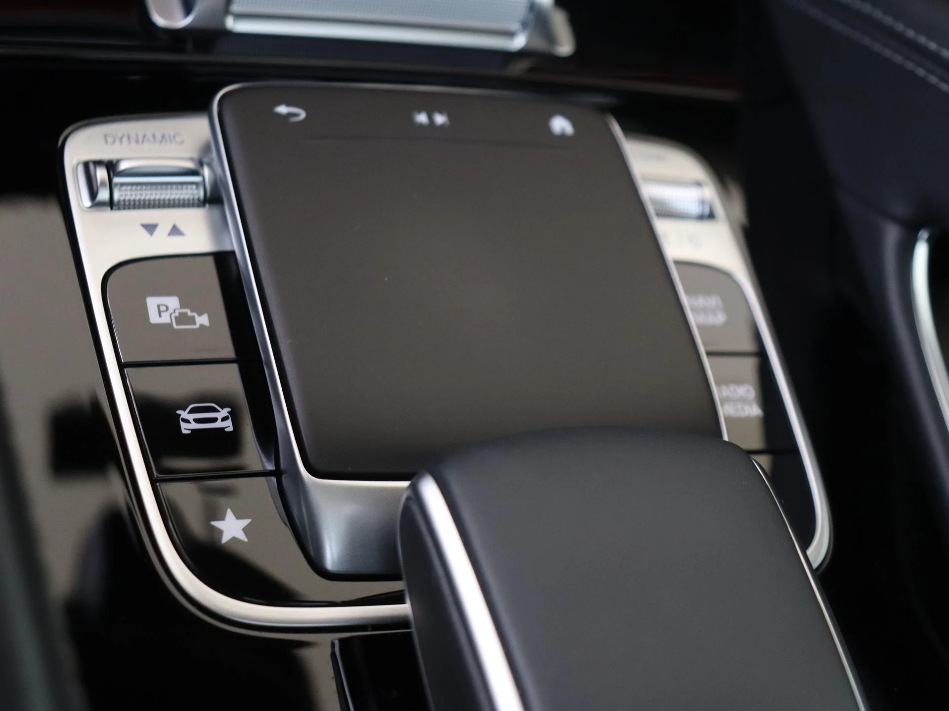Mercedes-Benz-GLE-image-30