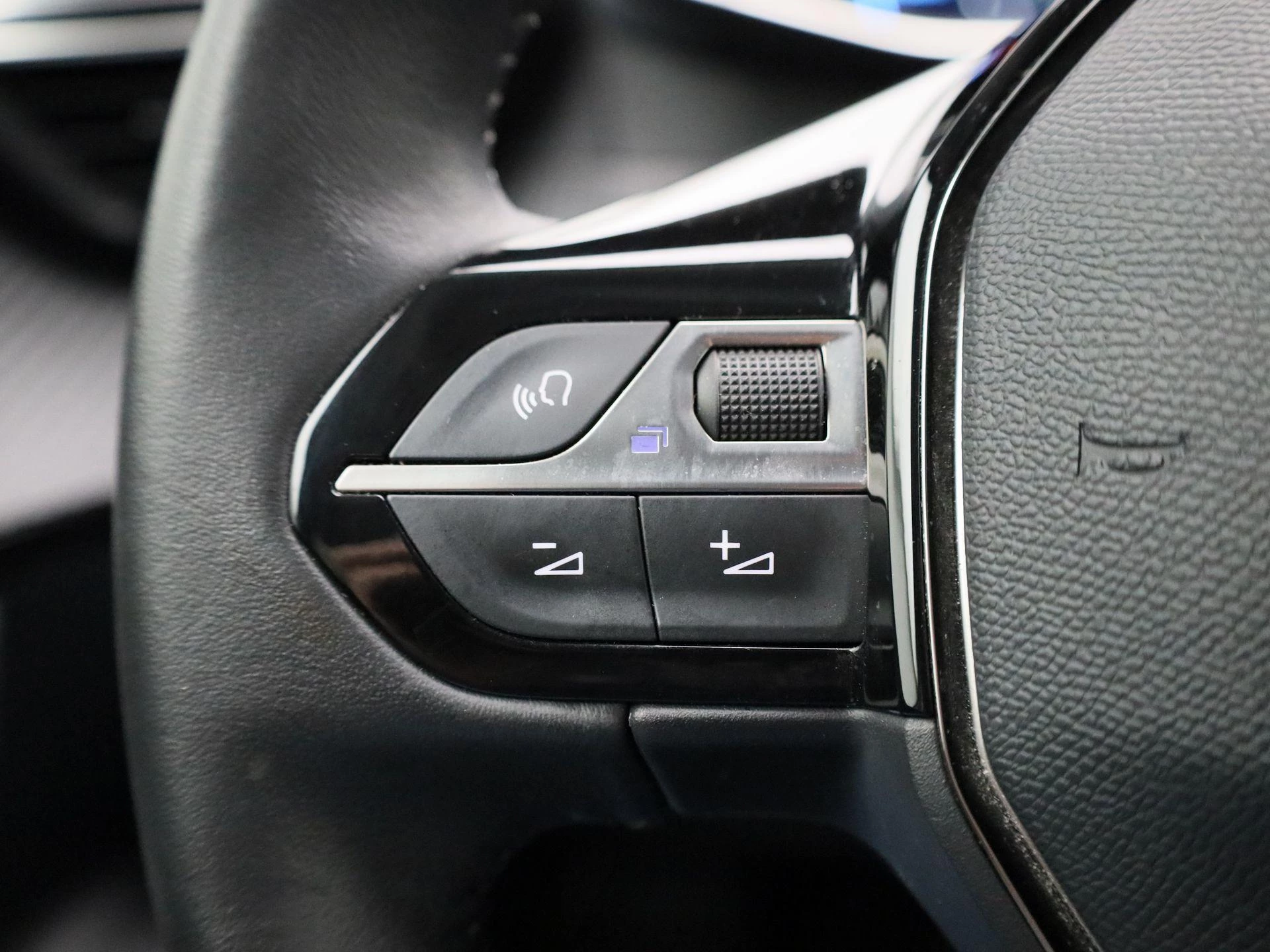 Peugeot-e-2008-image-24