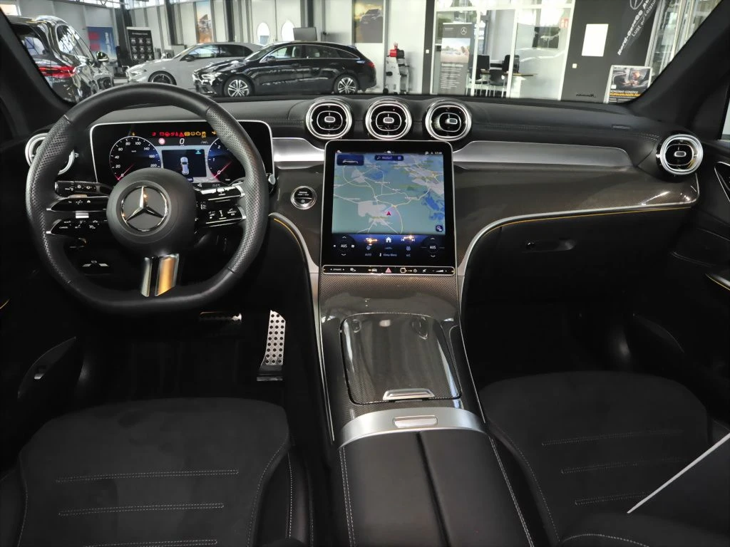 Mercedes-Benz-GLC 300 d-image-9