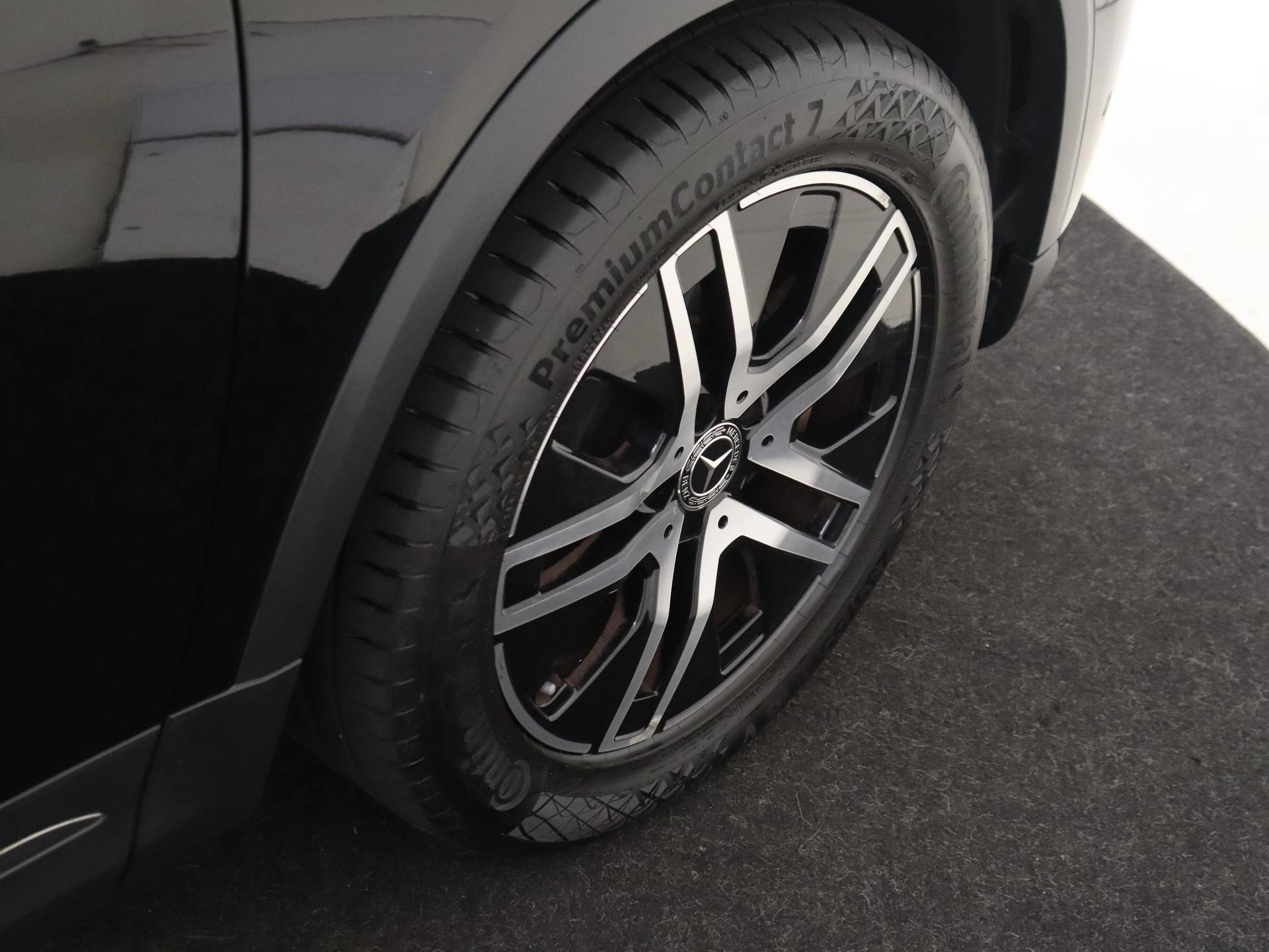 Mercedes-Benz-GLA-image-29