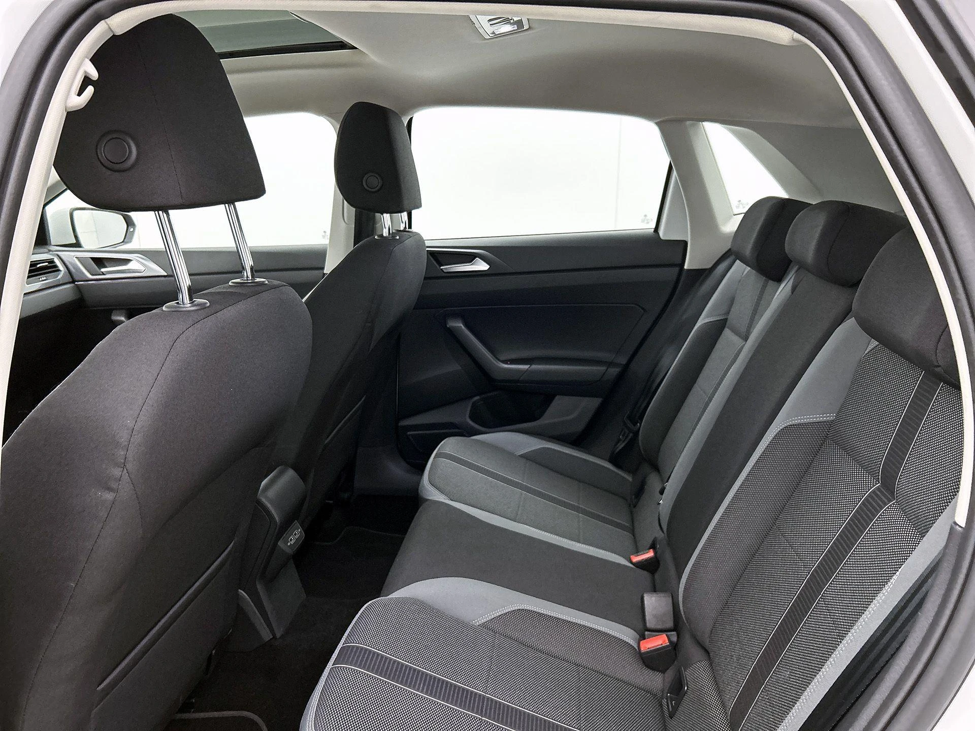 Volkswagen-Polo-image-25