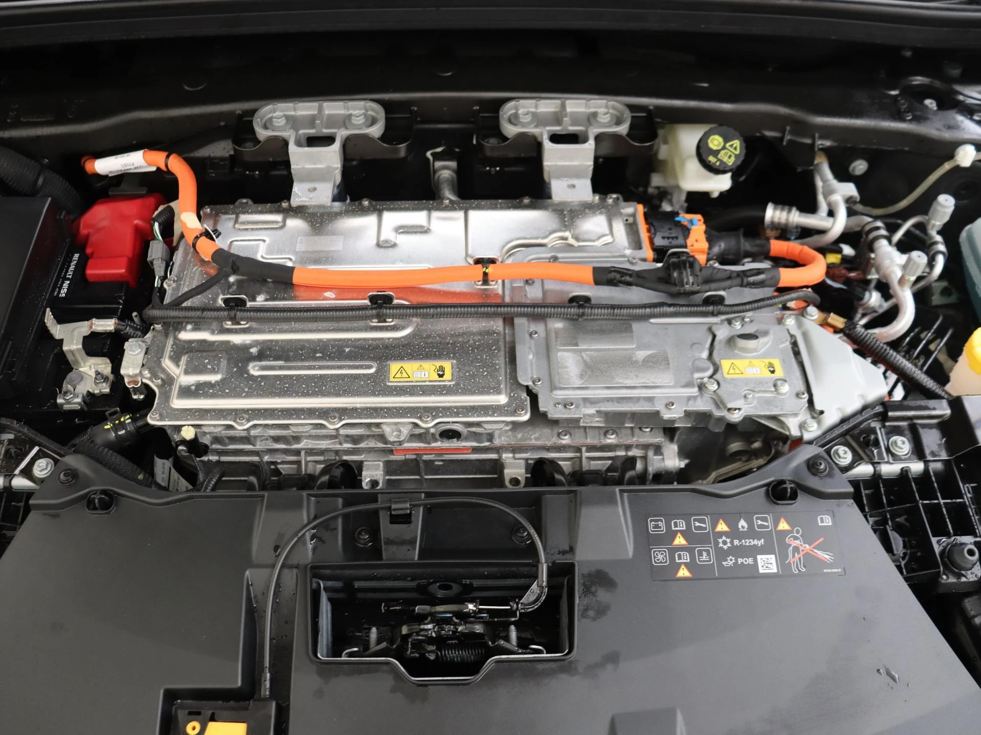 Renault-Megane E-Tech-image-10