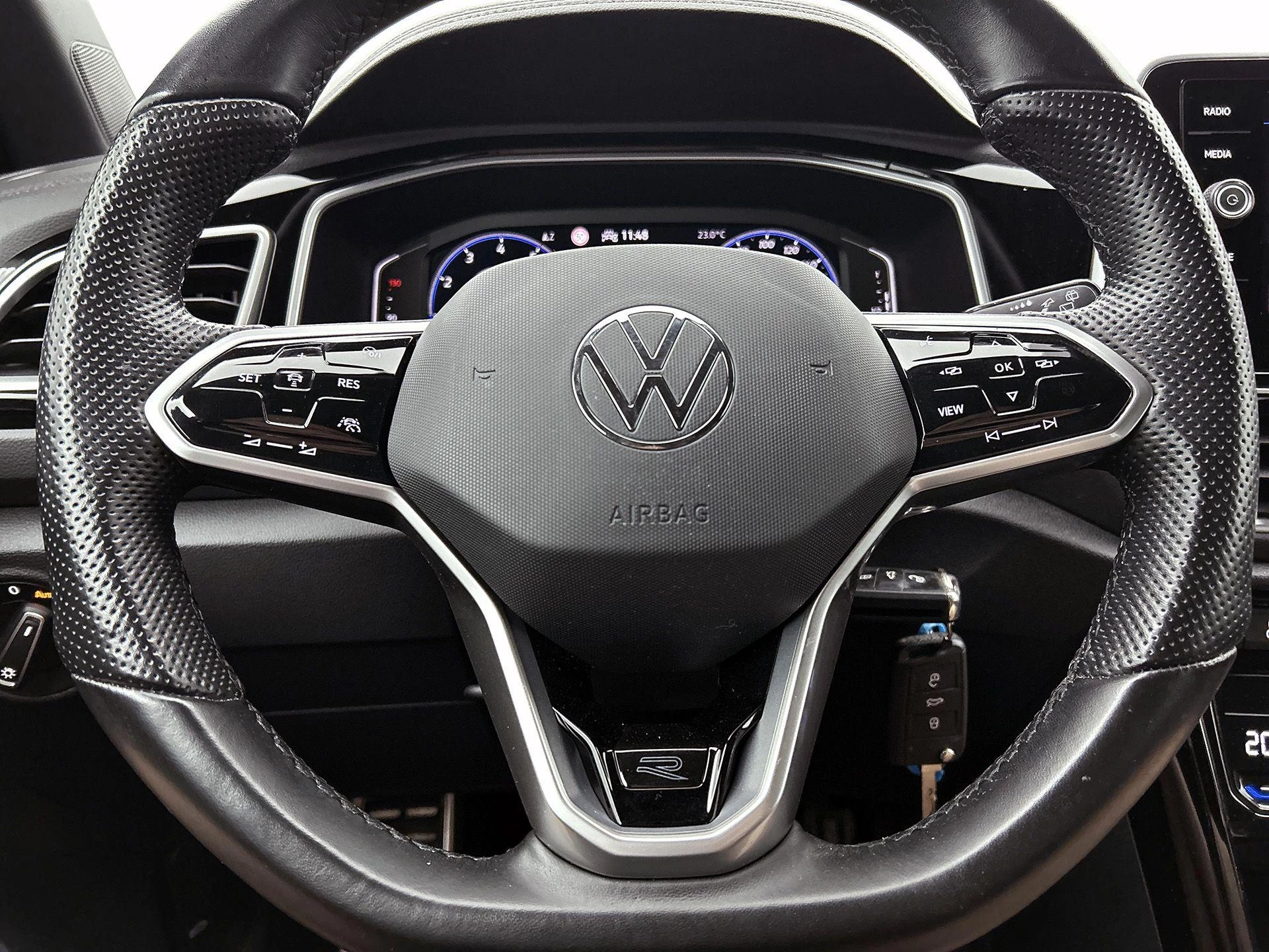 Volkswagen-T-Roc-image-36