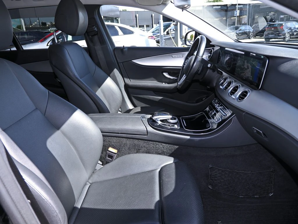 Mercedes-Benz-E-Klasse 300 de-image-10
