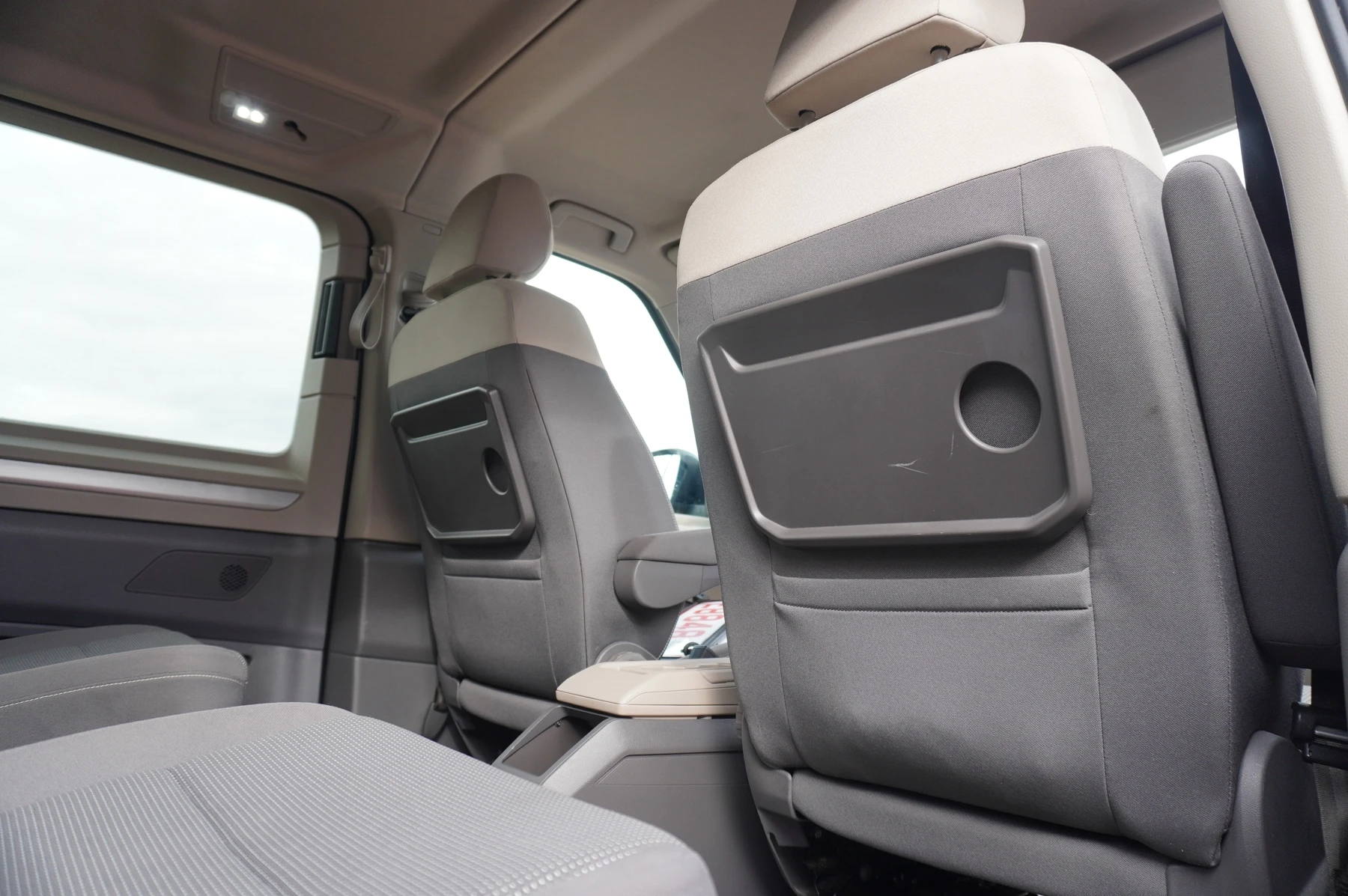 Volkswagen-Multivan-image-14