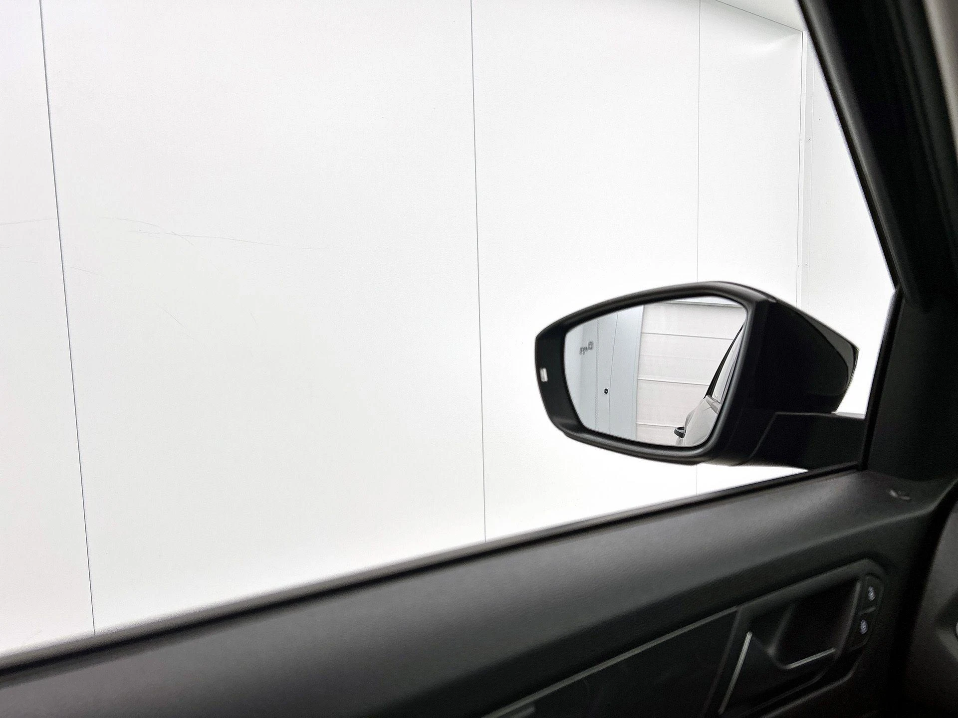 Volkswagen-T-Roc-image-15