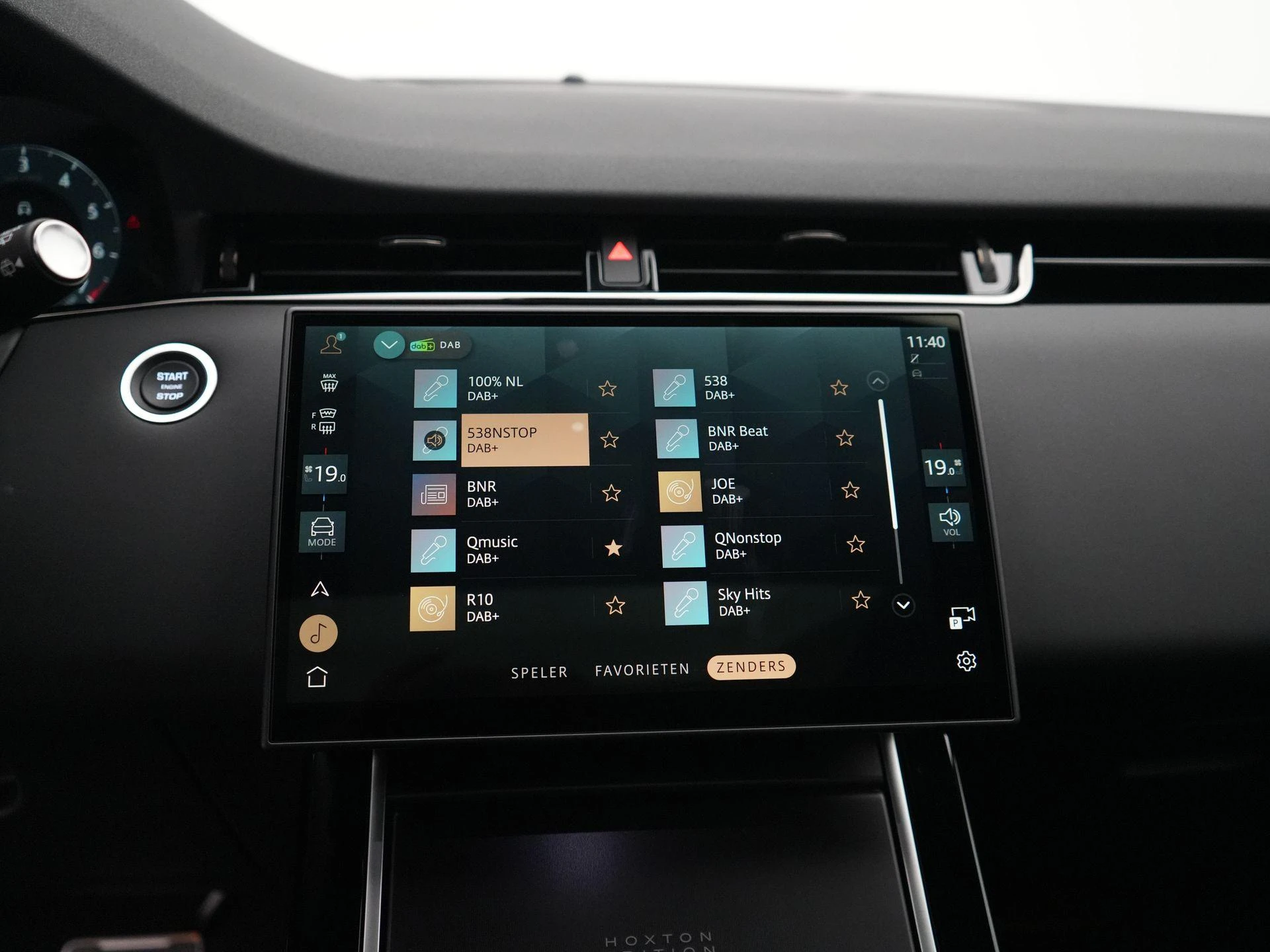 Land Rover-Range Rover Evoque-image-22