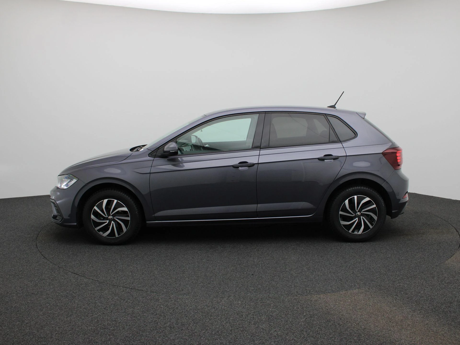 Volkswagen-Polo-image-3