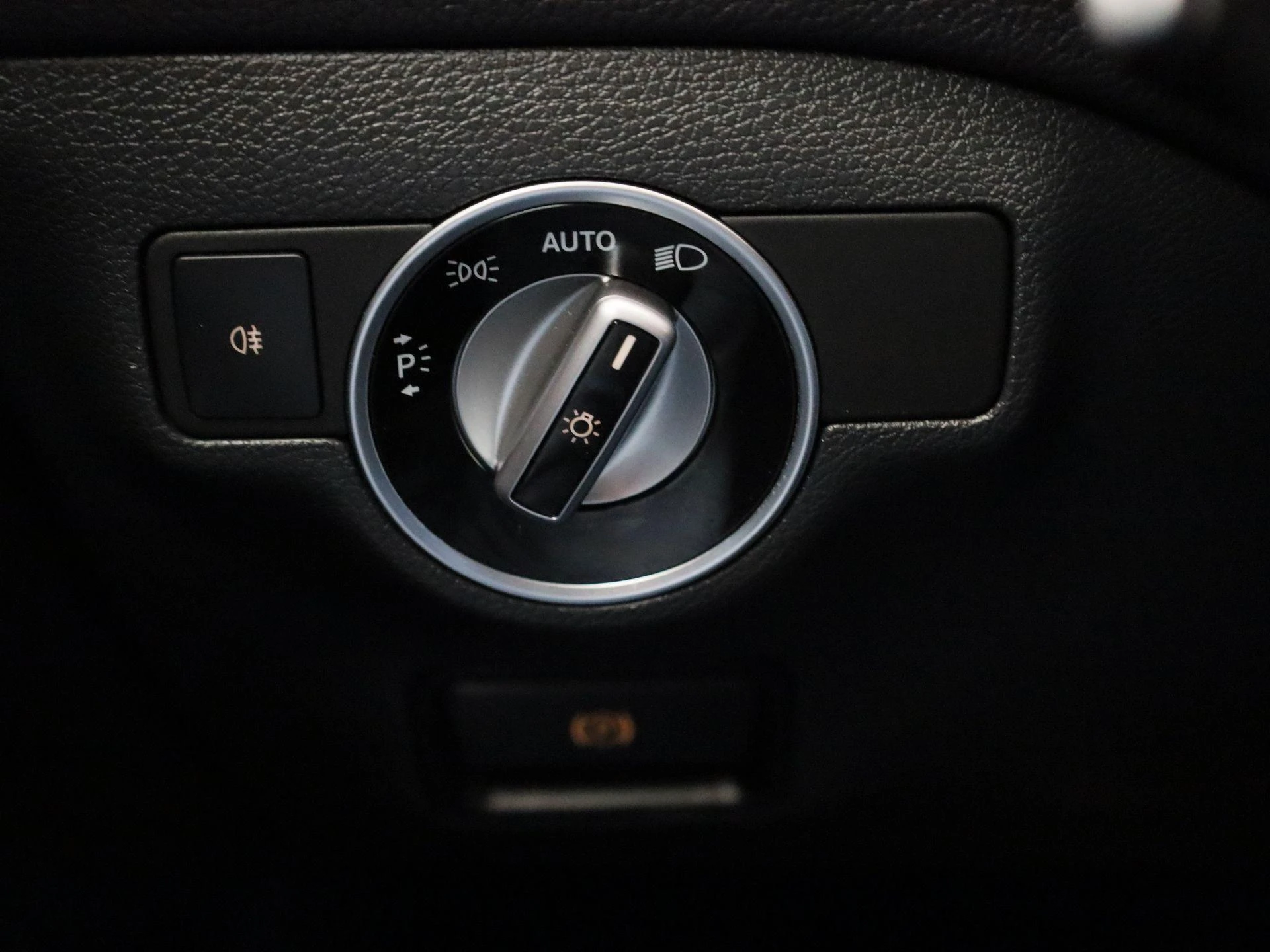 Mercedes-Benz-CLA-image-28