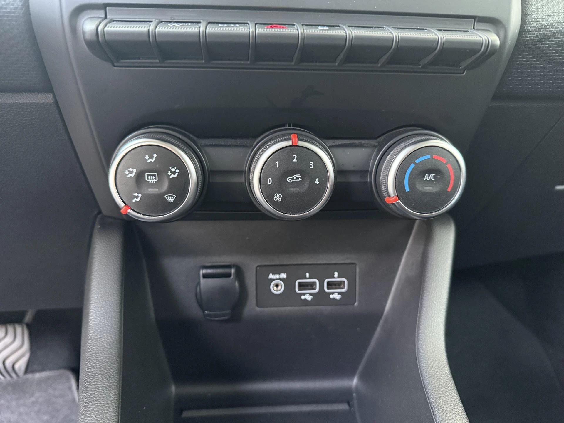 Renault-Clio-image-18