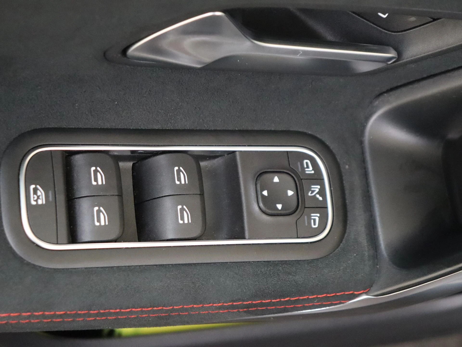 Mercedes-Benz-CLA-image-25