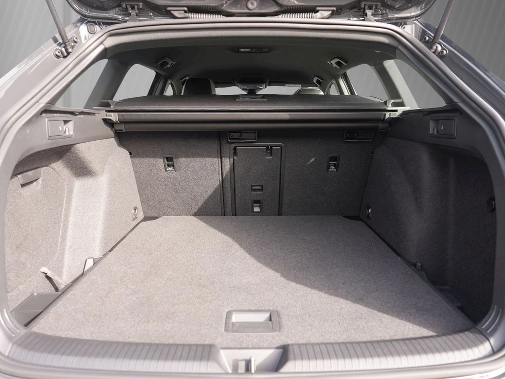 Volkswagen Golf Variant 1.5 eTSI DSG R-Line *Navi*Kamera*PDC*App-Conn*Climatronic*Sitzhzg*ACC*