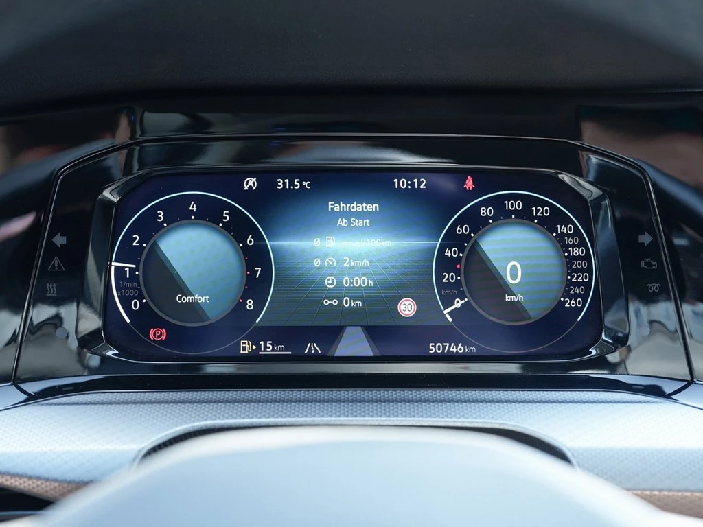 Volkswagen-Golf-image-13