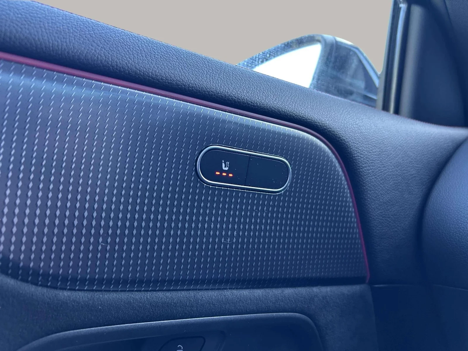 Mercedes-Benz-EQA-image-10