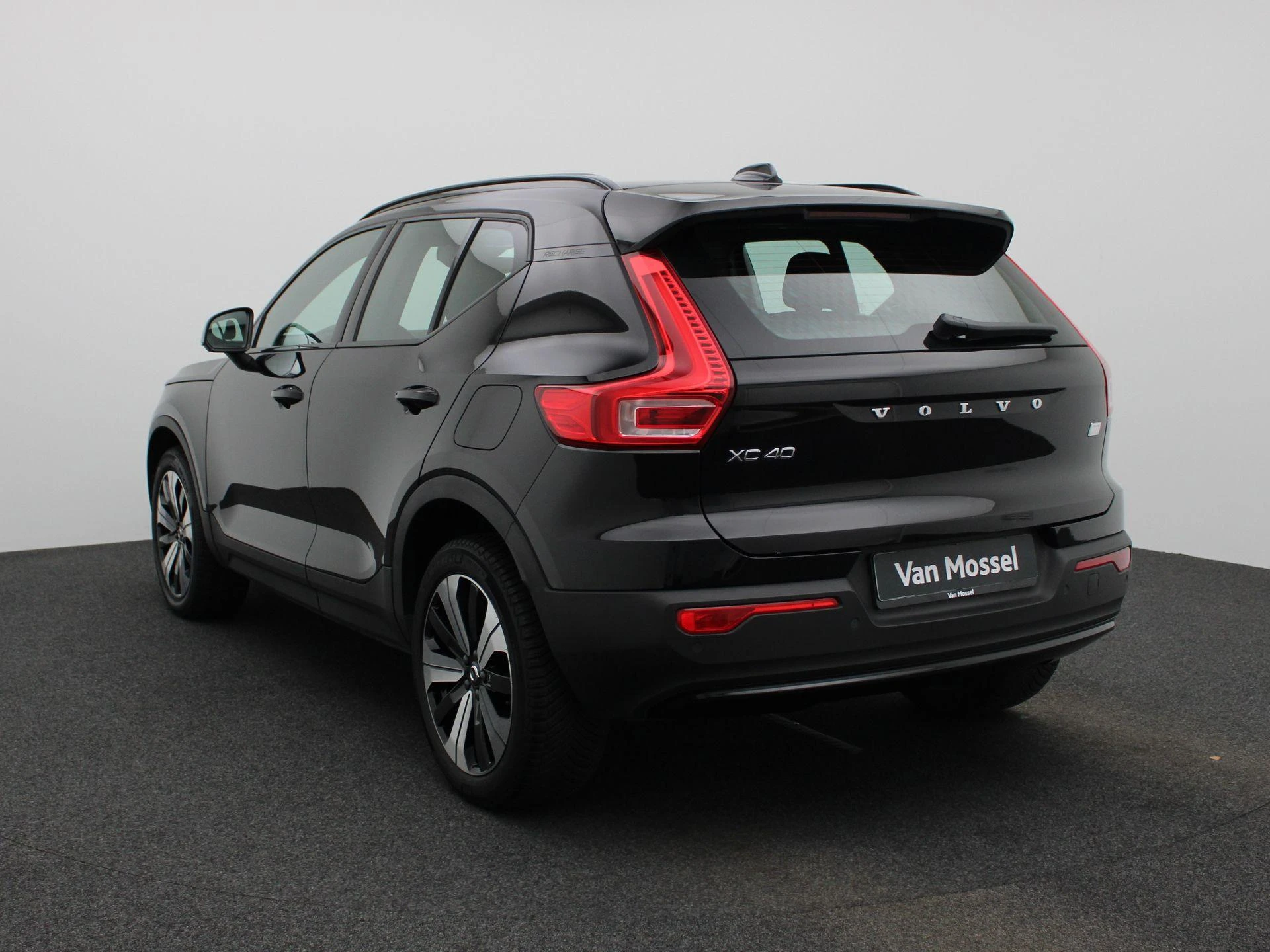 Volvo-XC40-image-1
