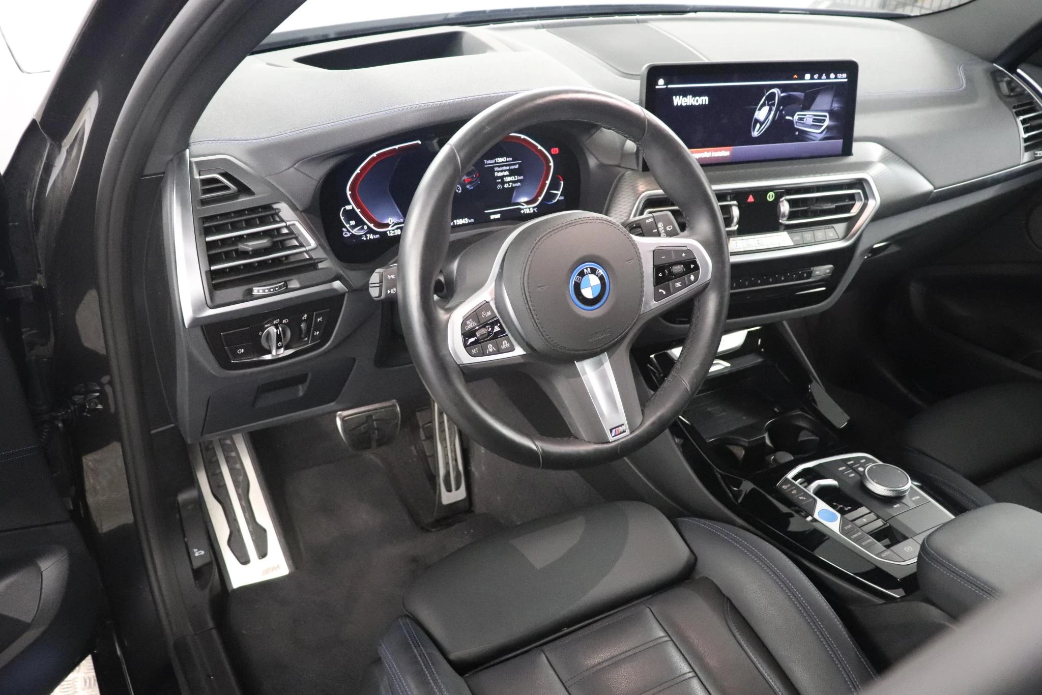 BMW-iX3-image-12