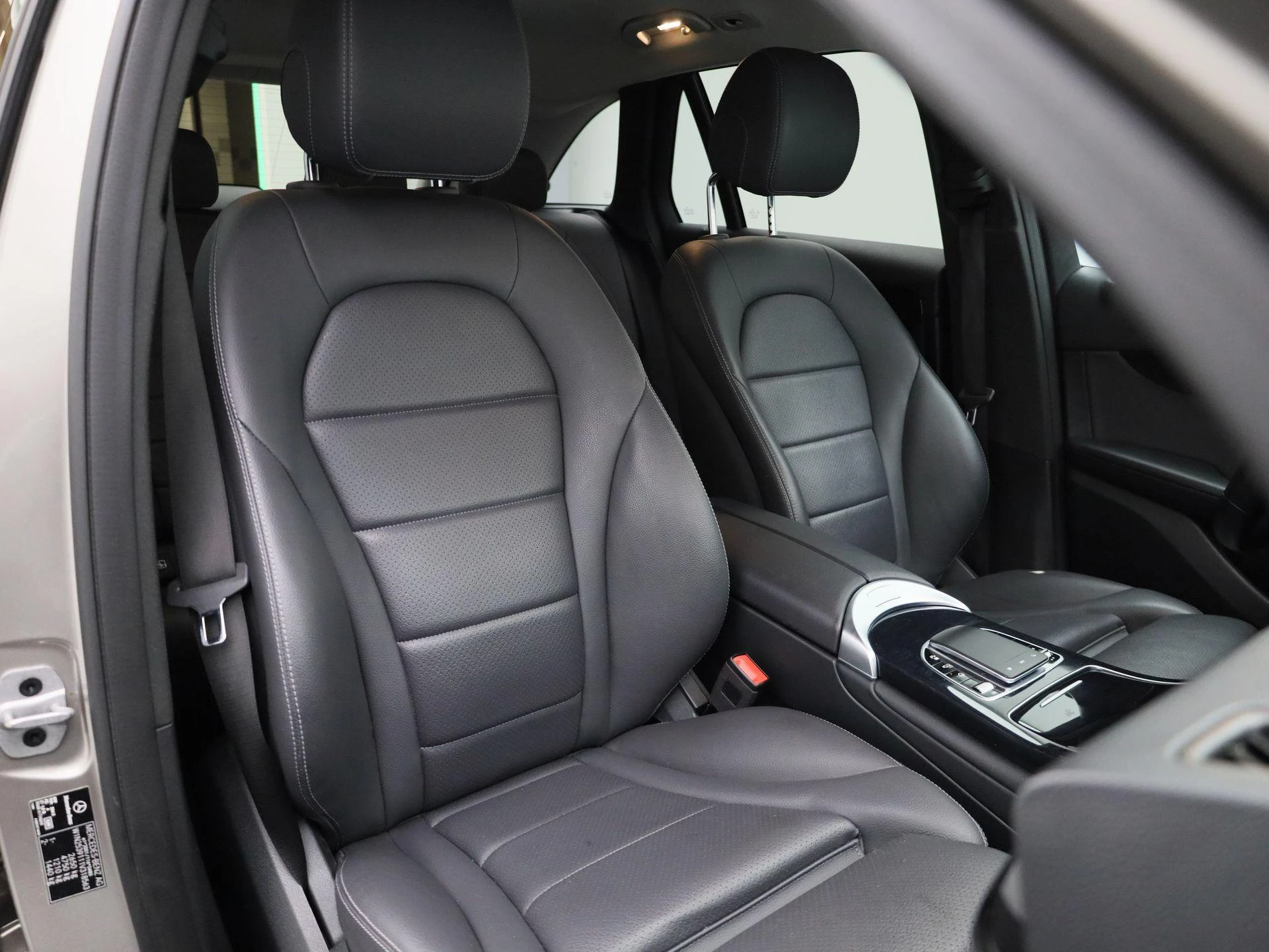 Mercedes-Benz-GLC-image-36
