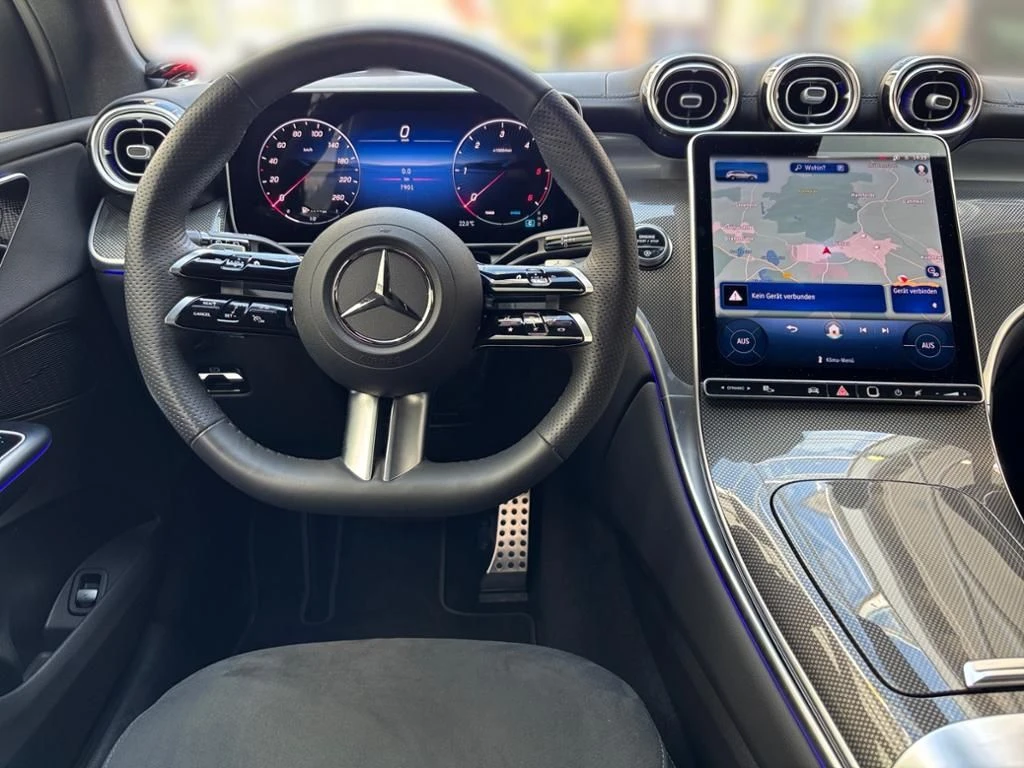 Mercedes-Benz-GLC 300 d-image-9