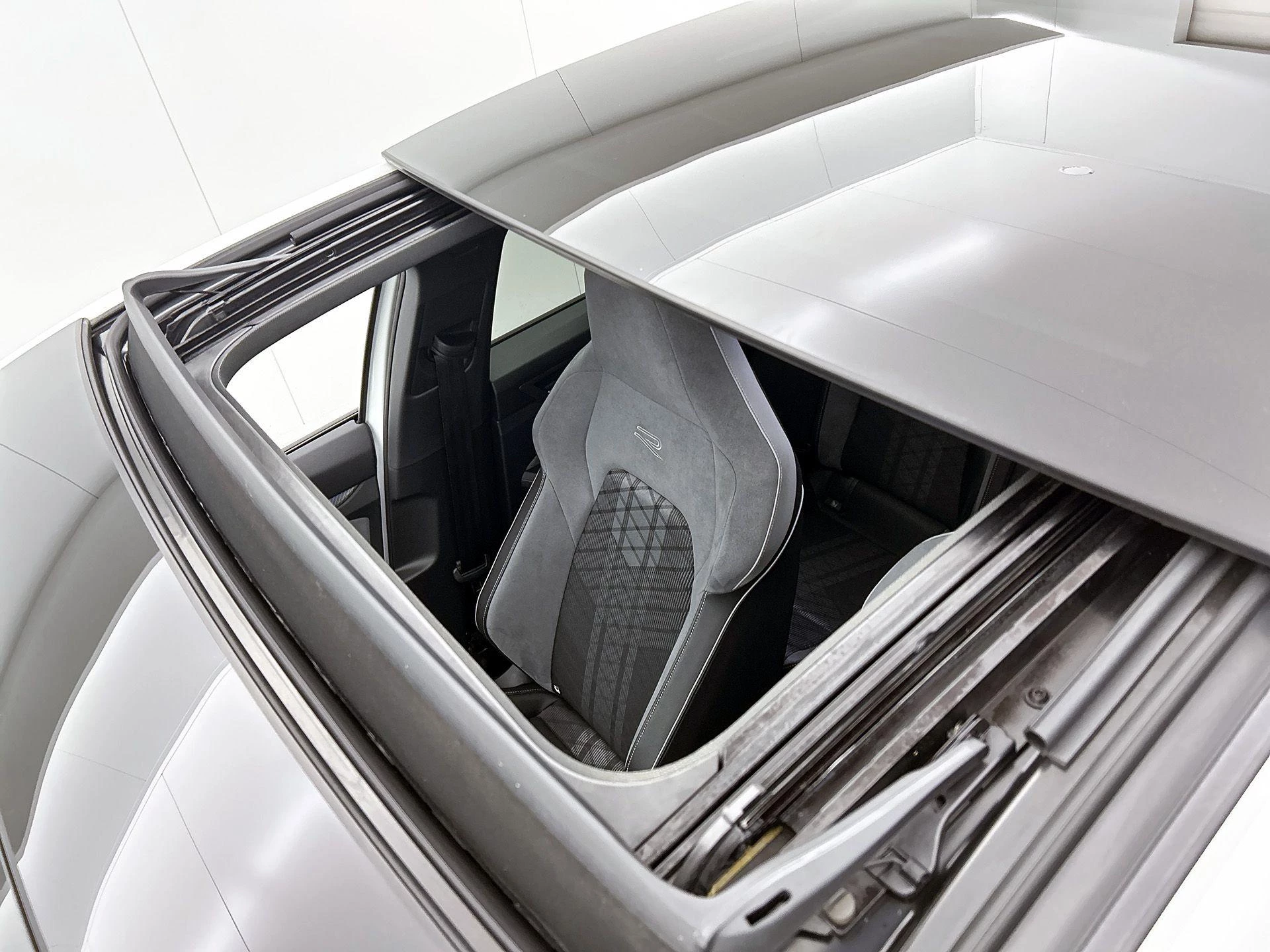 Volkswagen-Golf-image-27